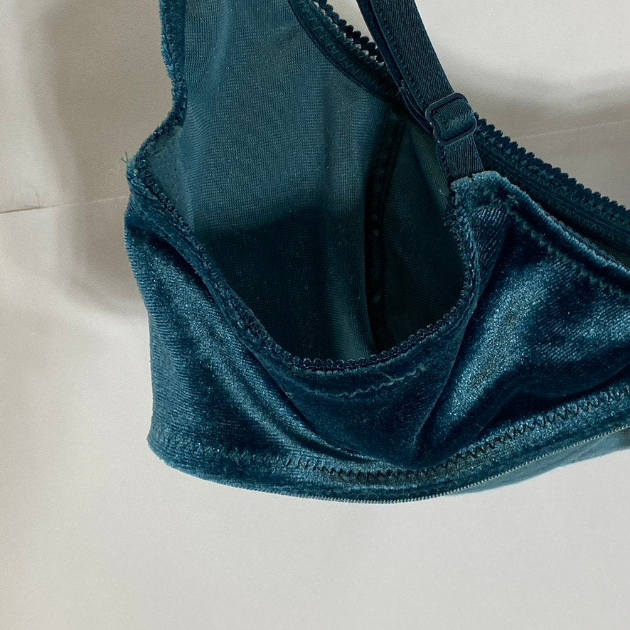 OUT FROM UNDER Women's Blue Eyelet Trim Velvet Underwire Bra SZ M