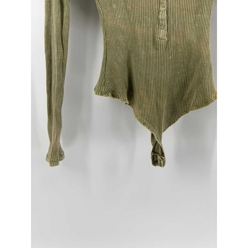 LE LIS Women's Green Ribbed Button-Front Long Sleeve Thong Bodysuit SZ L