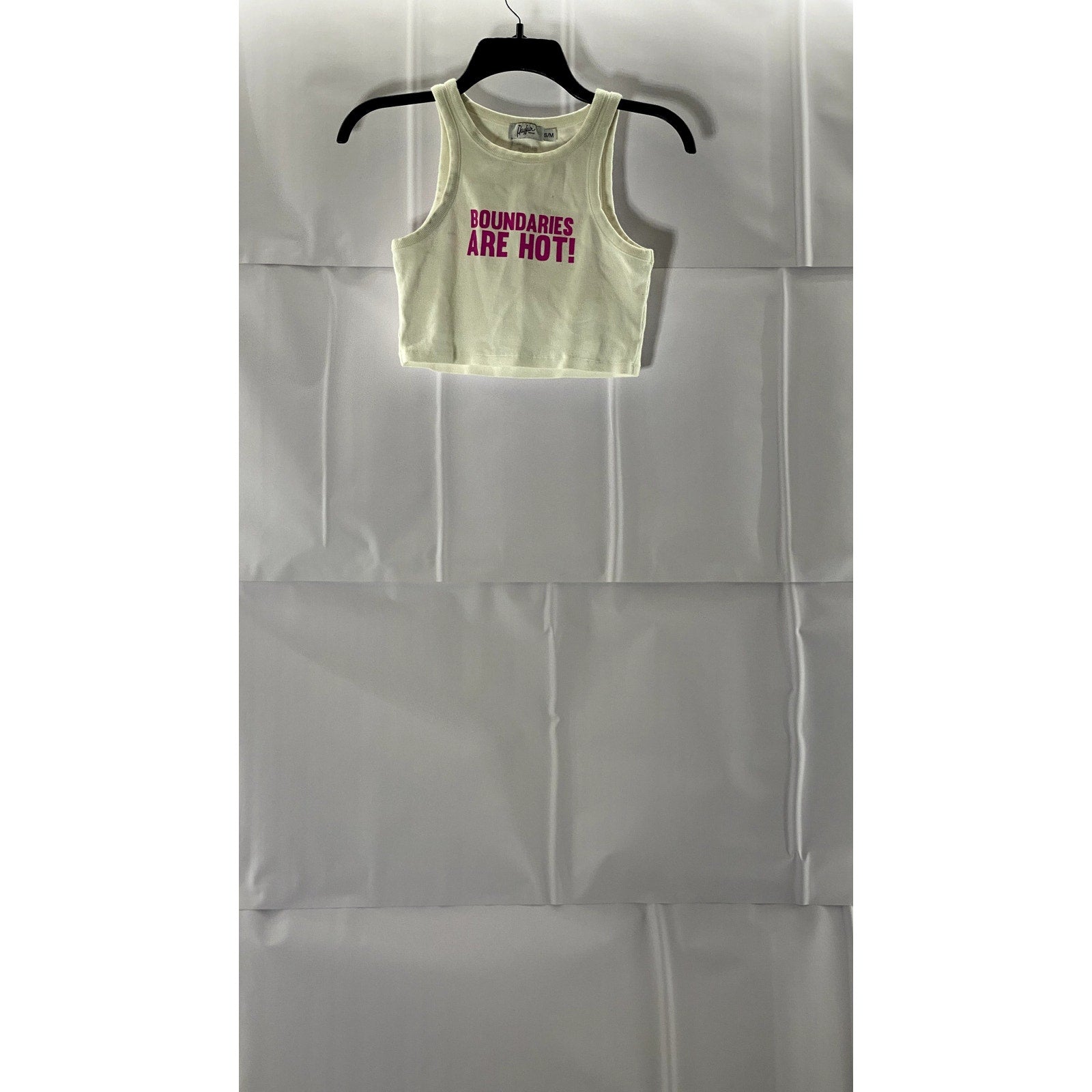 THE MAYFAIR GROUP Women's White/Pink Ribbed Boundaries Are Hot Crop Top SZ S/M