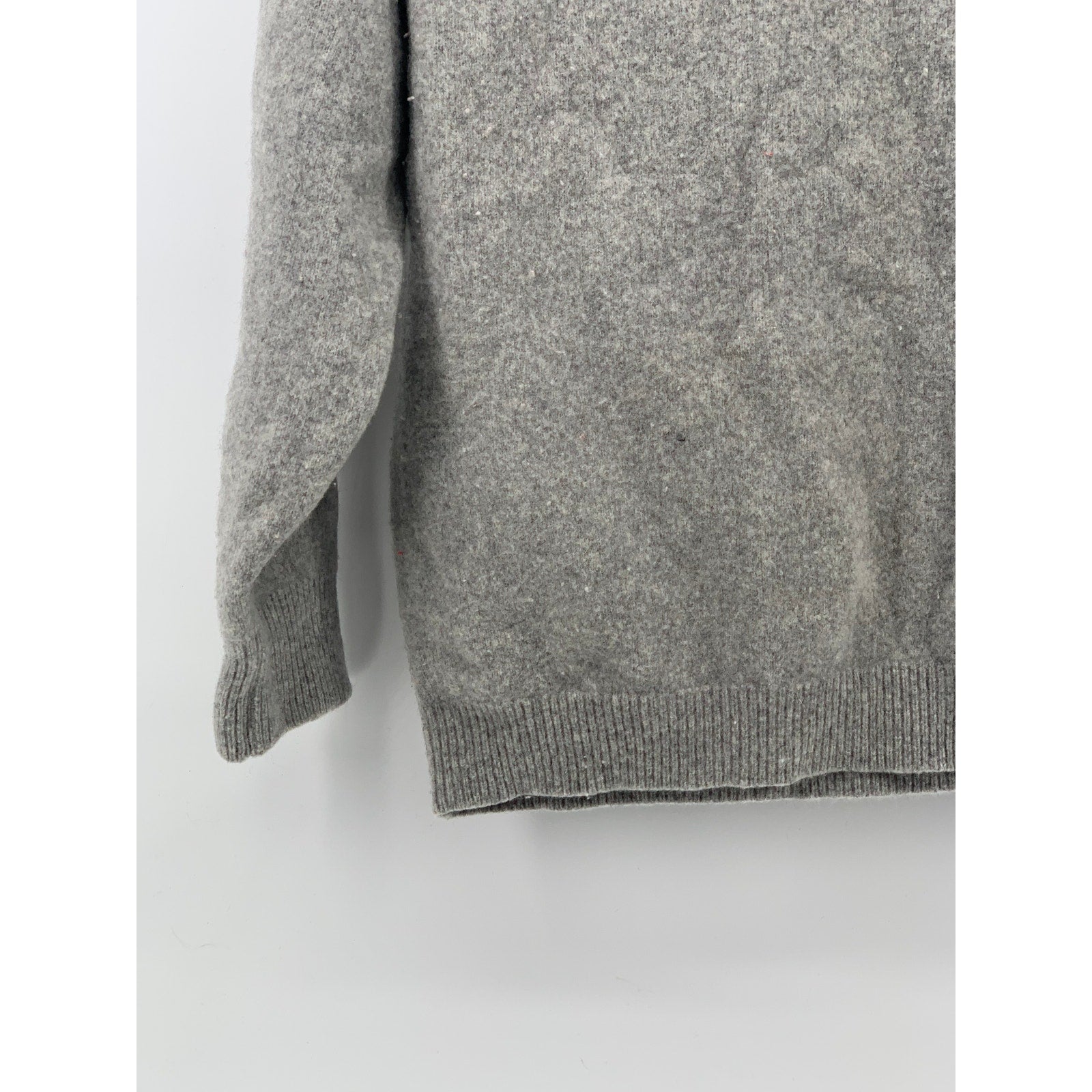 BRANDY MELVILLE Women's Heather Gray Wool V-Neck Long Sleeve Sweater SZ OS
