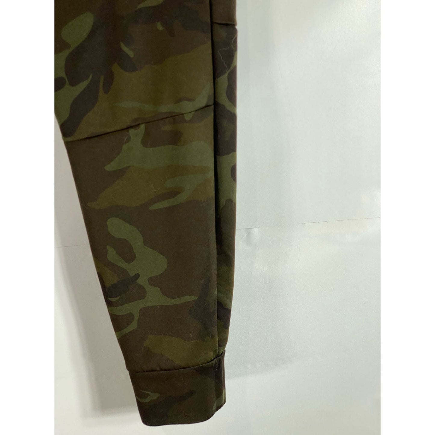 AMERICAN EAGLE Men's Green Camo AE Active 24/7 Drawstring Jogger Sweatpants SZ M