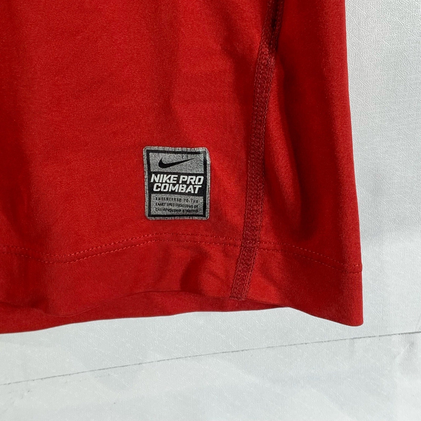 NIKE Men's Red Pro Combat Dri-Fit Fitted Short Sleeve Active T-Shirt SZ M