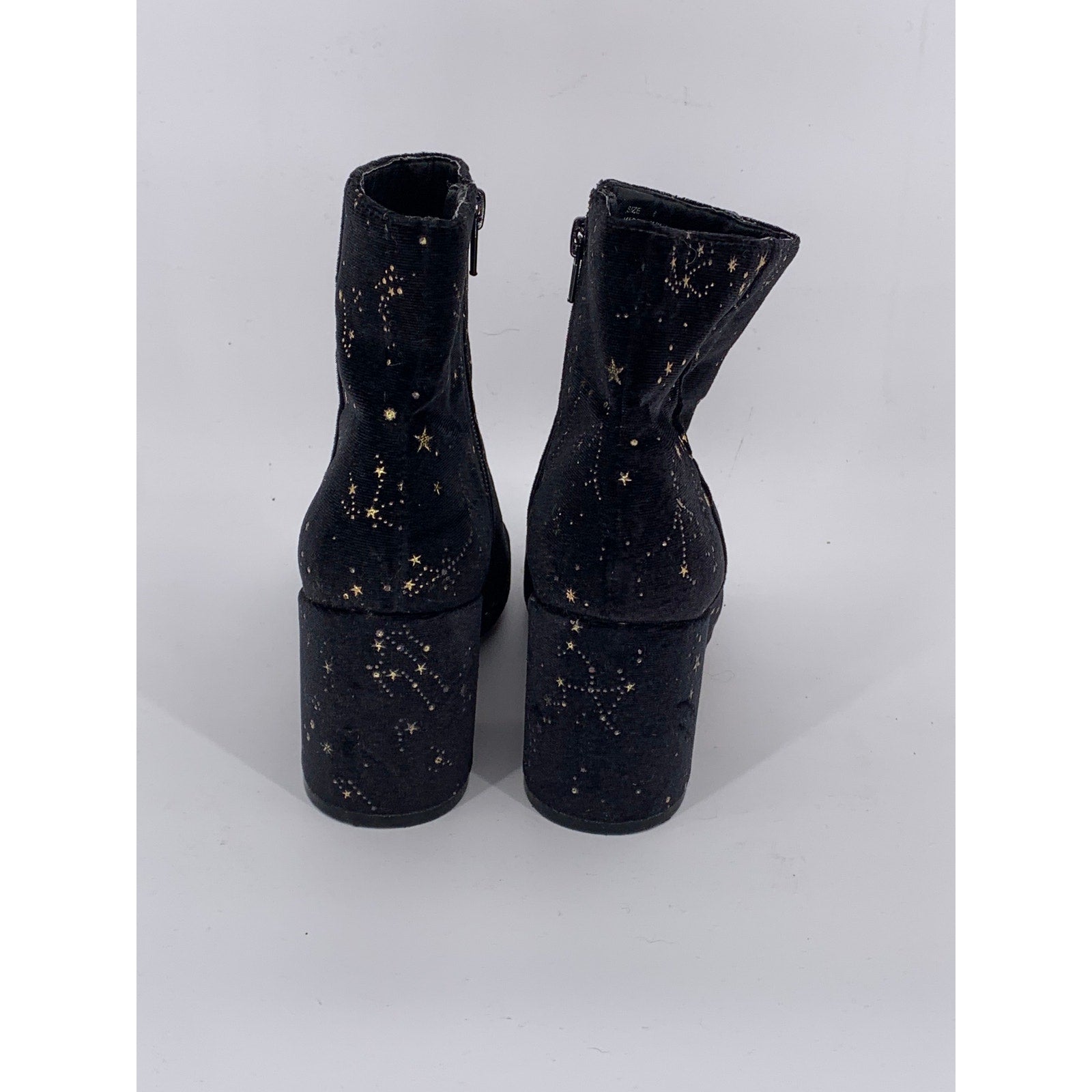 URBAN OUTFITTERS Women's Black-Gold Star Galaxy Faux Suede Ankle Booties SZ 6