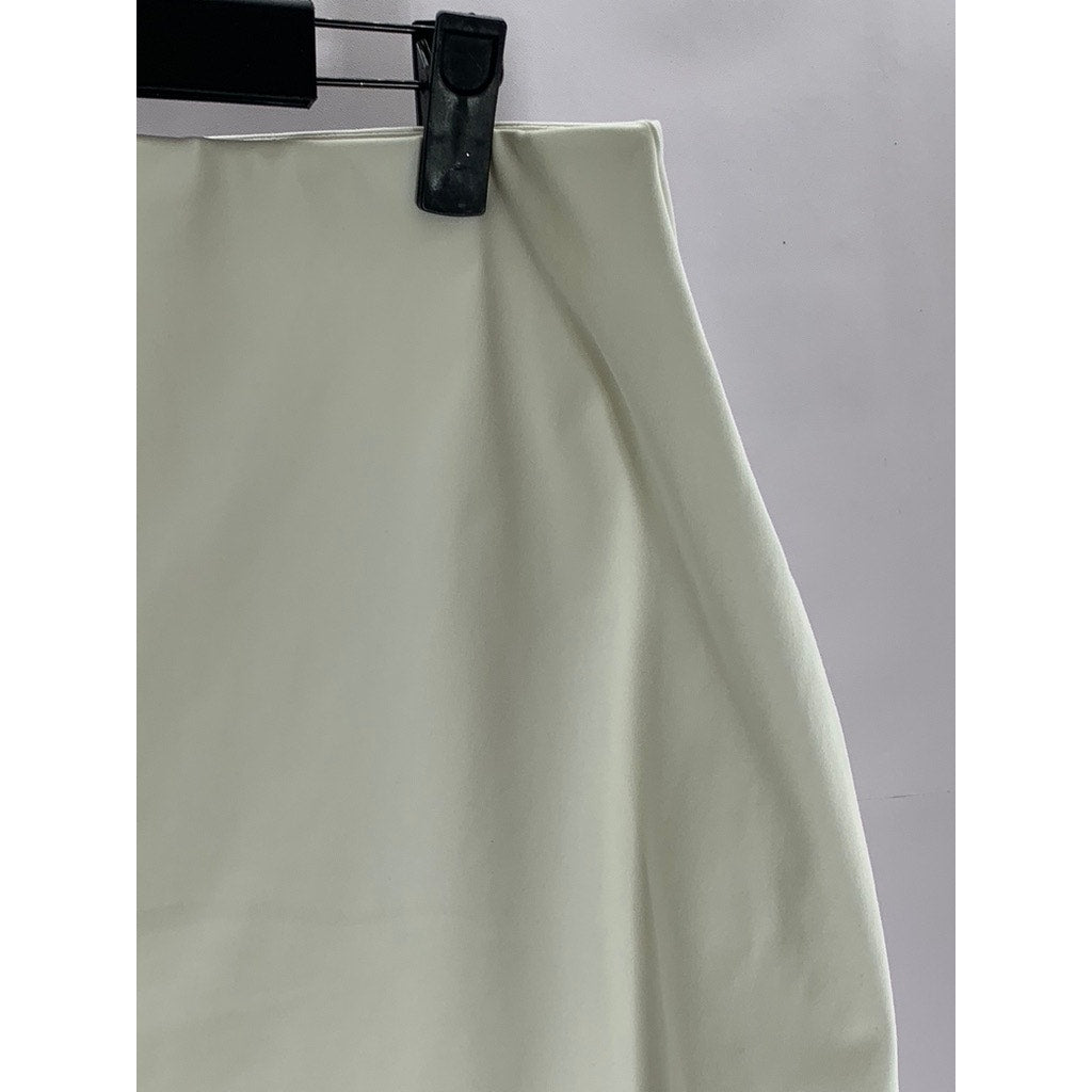 Gap Women's Optic White GapFit Breathable Compression Pull-On Exercise Skort SZL