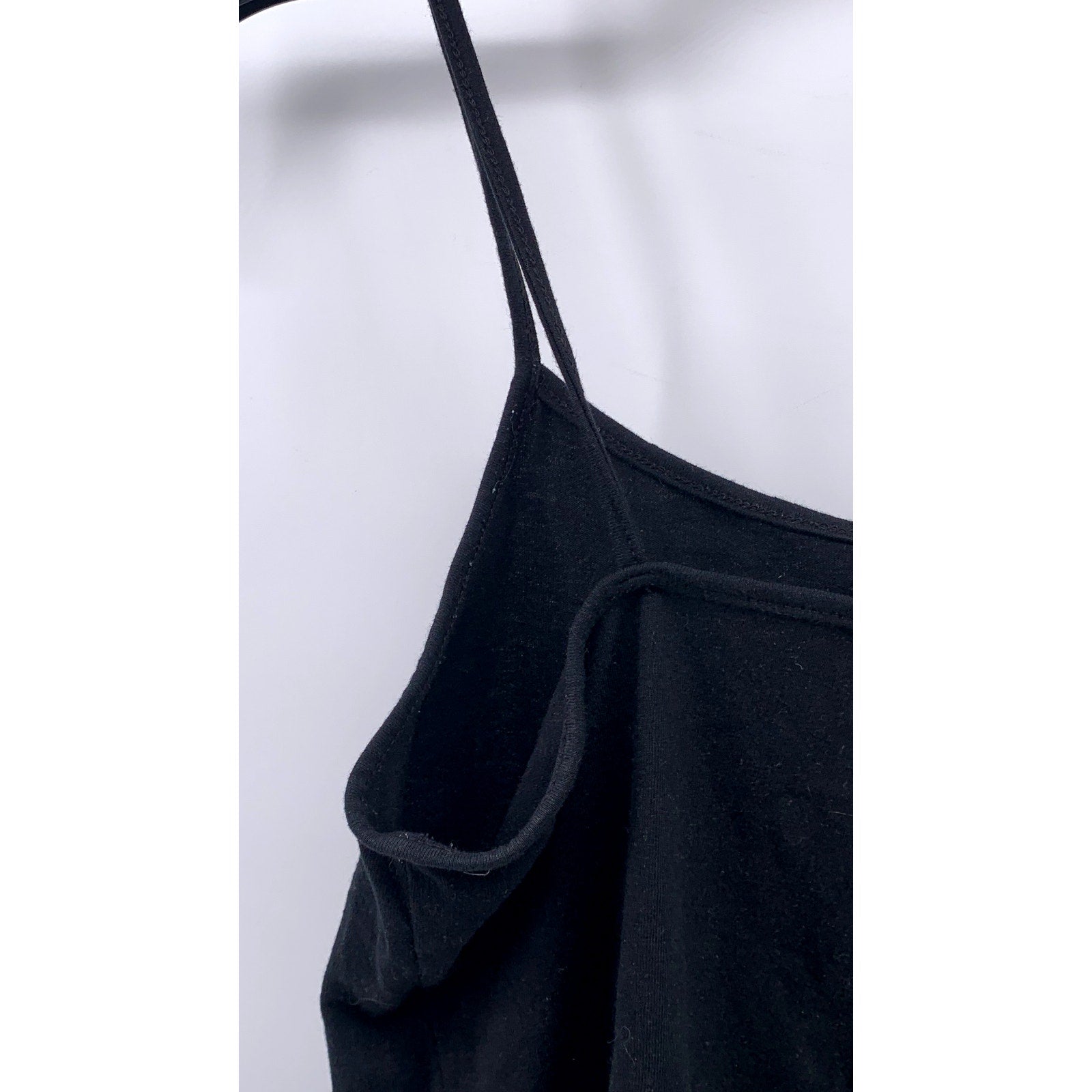 WILD FABLE Women's Black Solid Scoop-Neck Spaghetti Strap Cropped Tank Top SZ S