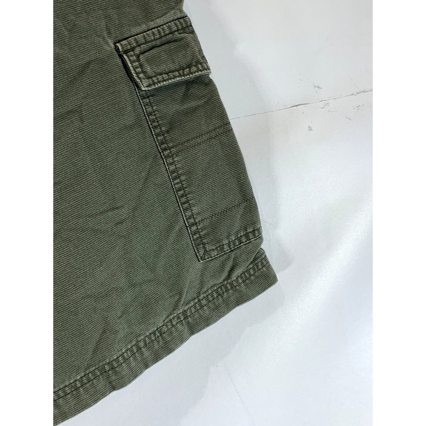 COLUMBIA Sportwear Company Men's Olive Green Regular-Fit Cargo Shorts SZ 40