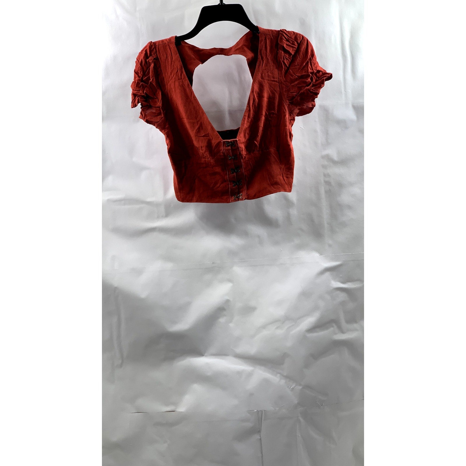 FOREVER 21 Women's Red V-Neck Hook & Loop Short Sleeve Crop Top SZ M