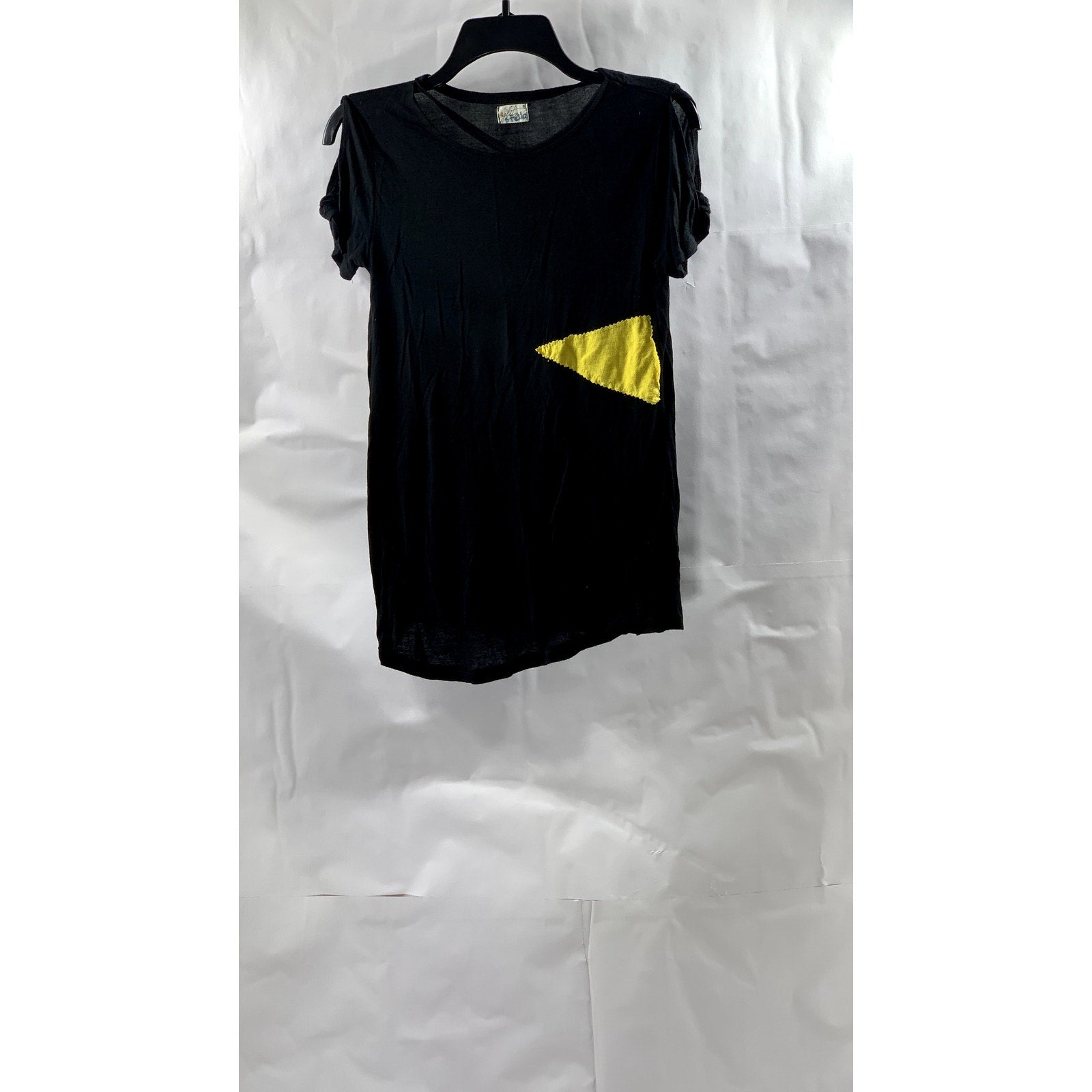 GLITZ STELLA Women's Black Crewneck Patch Triangle Cutout Short Sleeve Top SZ M