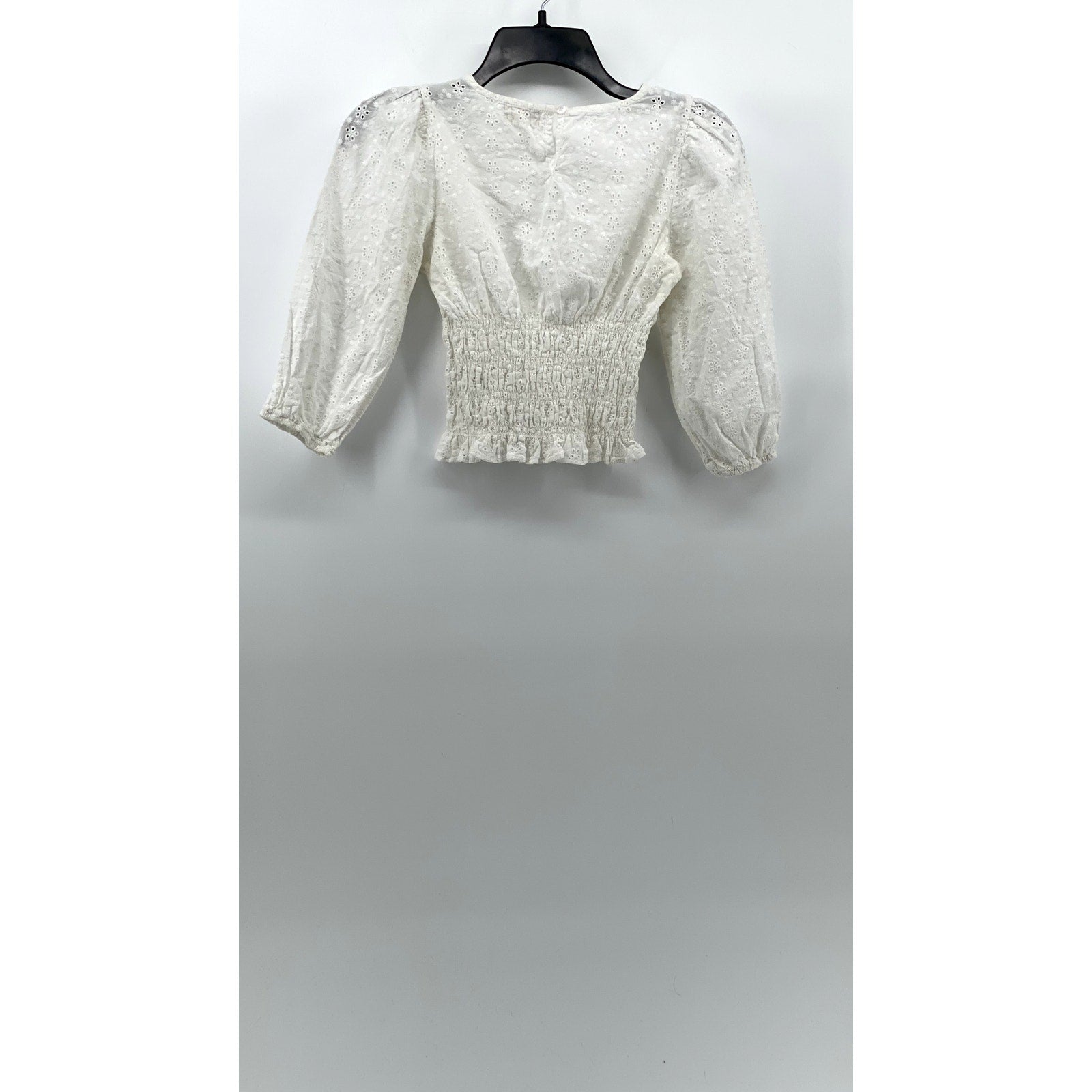 SO Women's White Floral Eyelet Smocked Crewneck Long Sleeve Cropped Top SZ XS
