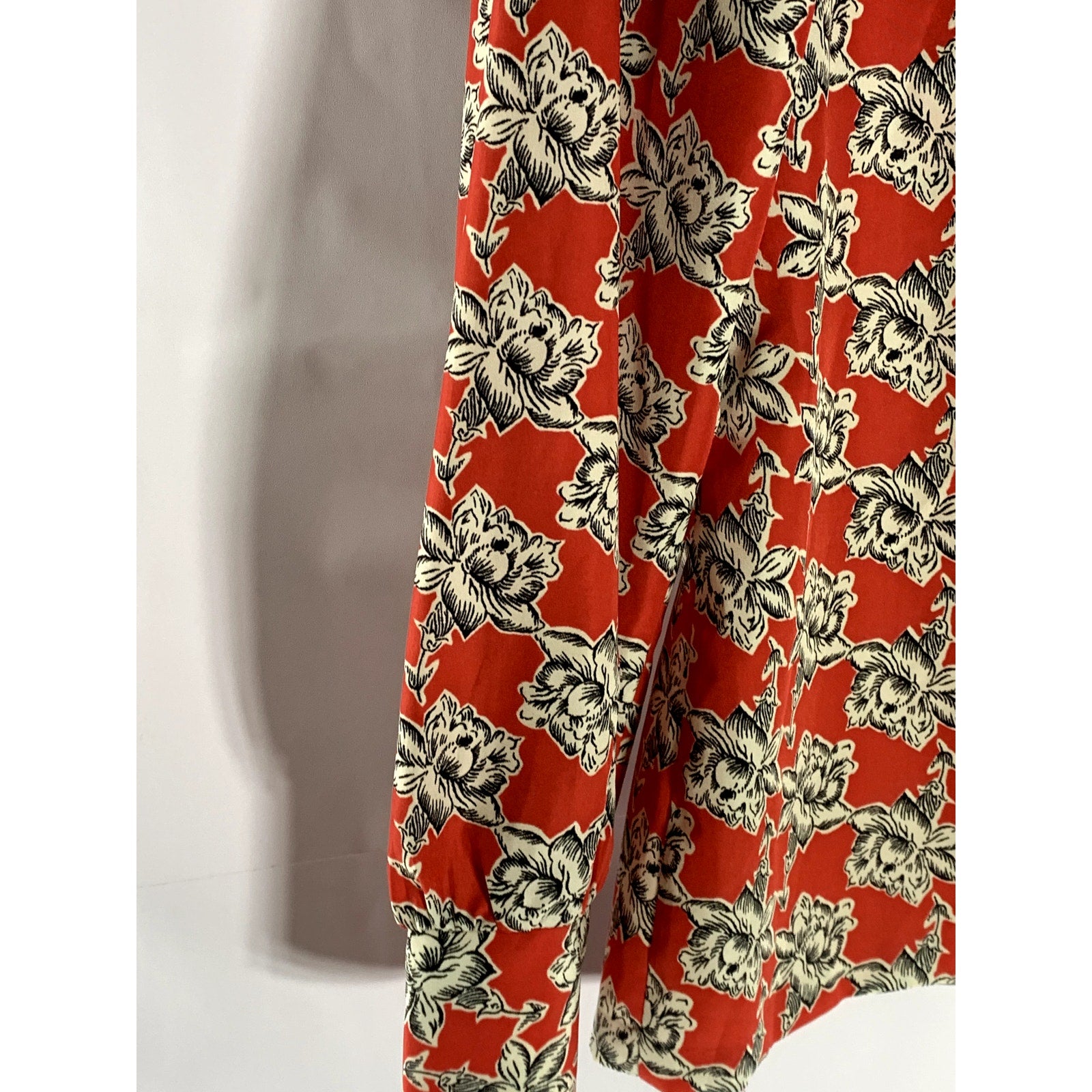 LUCKY WINNER Women's Red Floral Tie-Neck Long Sleeve Top SZ S