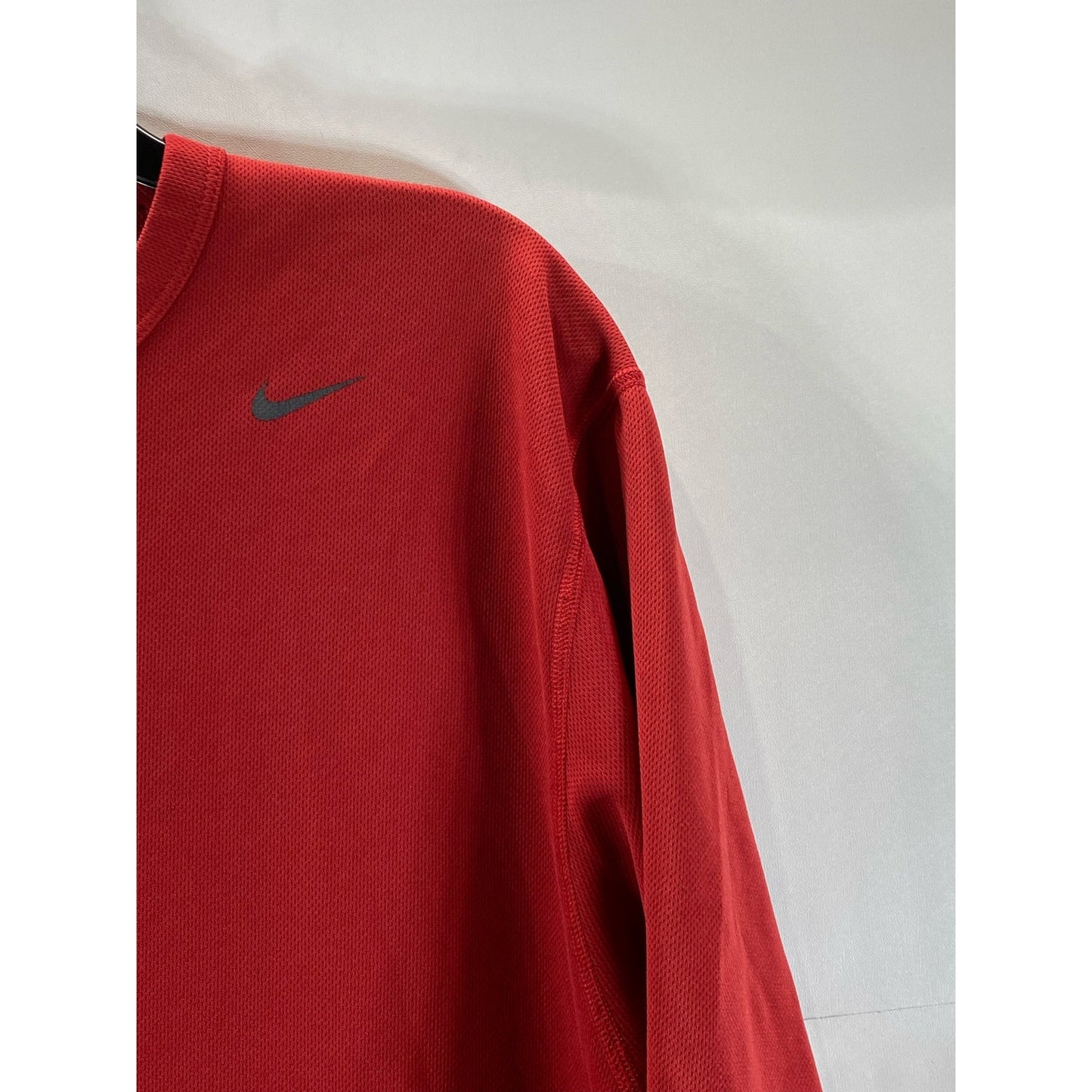 NIKE Men's Red Crewneck Swoosh Fit Dry Short Sleeve Active T-Shirt SZ XL