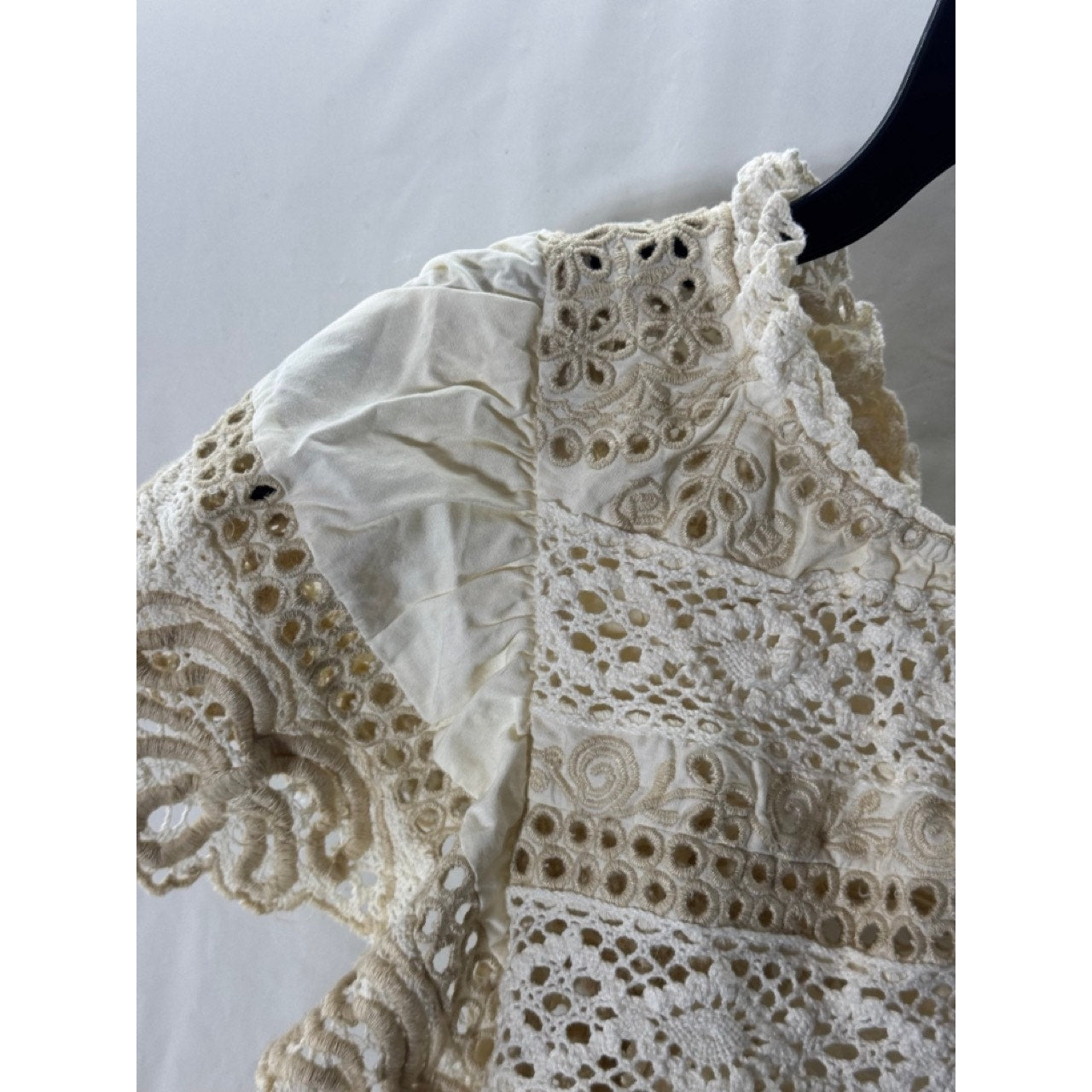 SEA NEW YORK Women's Beige/Cream Evie Eyelet Lace Flutter Short Sleeve Top SZ S