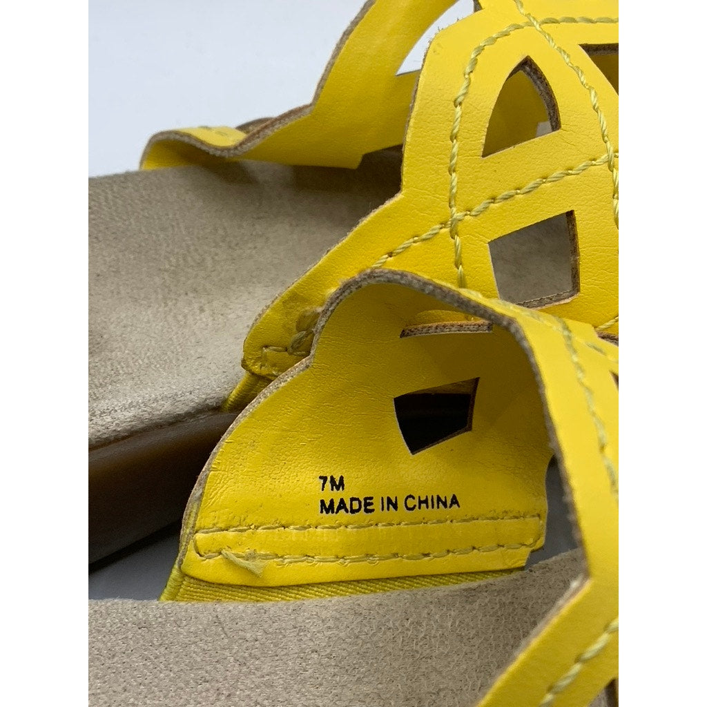 ST. JOHNS BAY Women's Yellow Leather Cutout Thong Sandals SZ 7