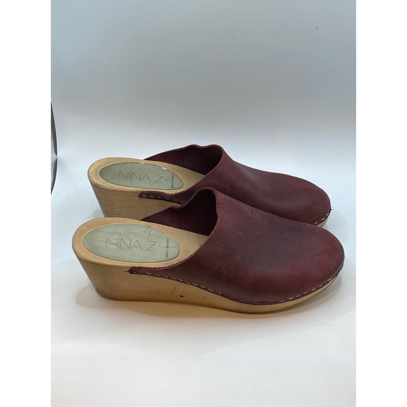 NINA Z Women's Maroon Leather Round Closed Toe Slip-On Wooden Wedge Clog SZ 9