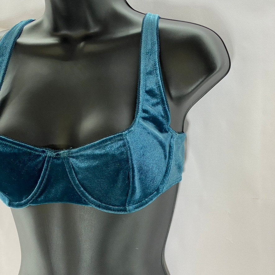 OUT FROM UNDER Women's Blue Eyelet Trim Velvet Underwire Bra SZ M