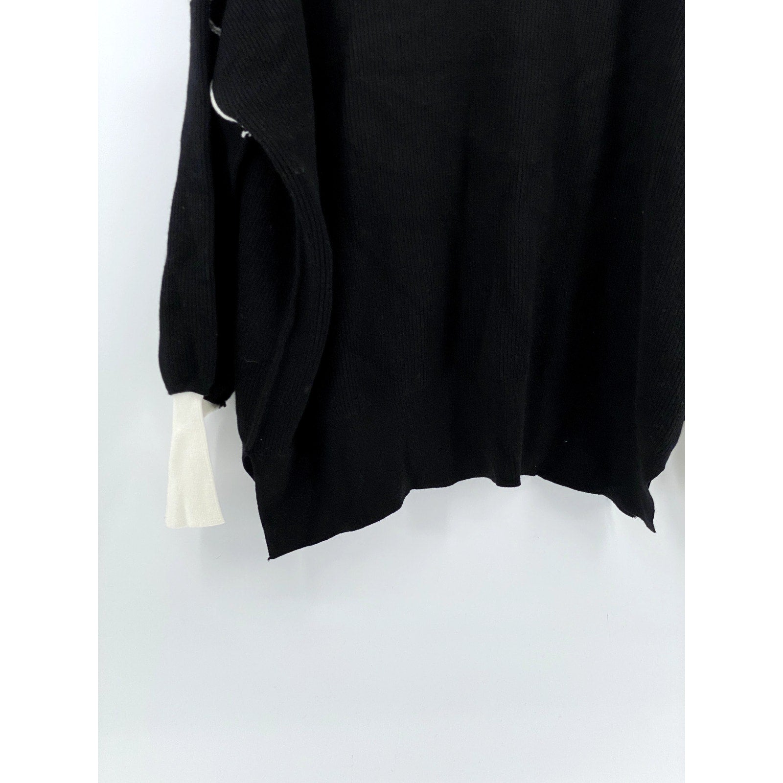 UNBRANDED Women's Black-White Crewneck Ribbed Drop Shoulder Sweater SZ M