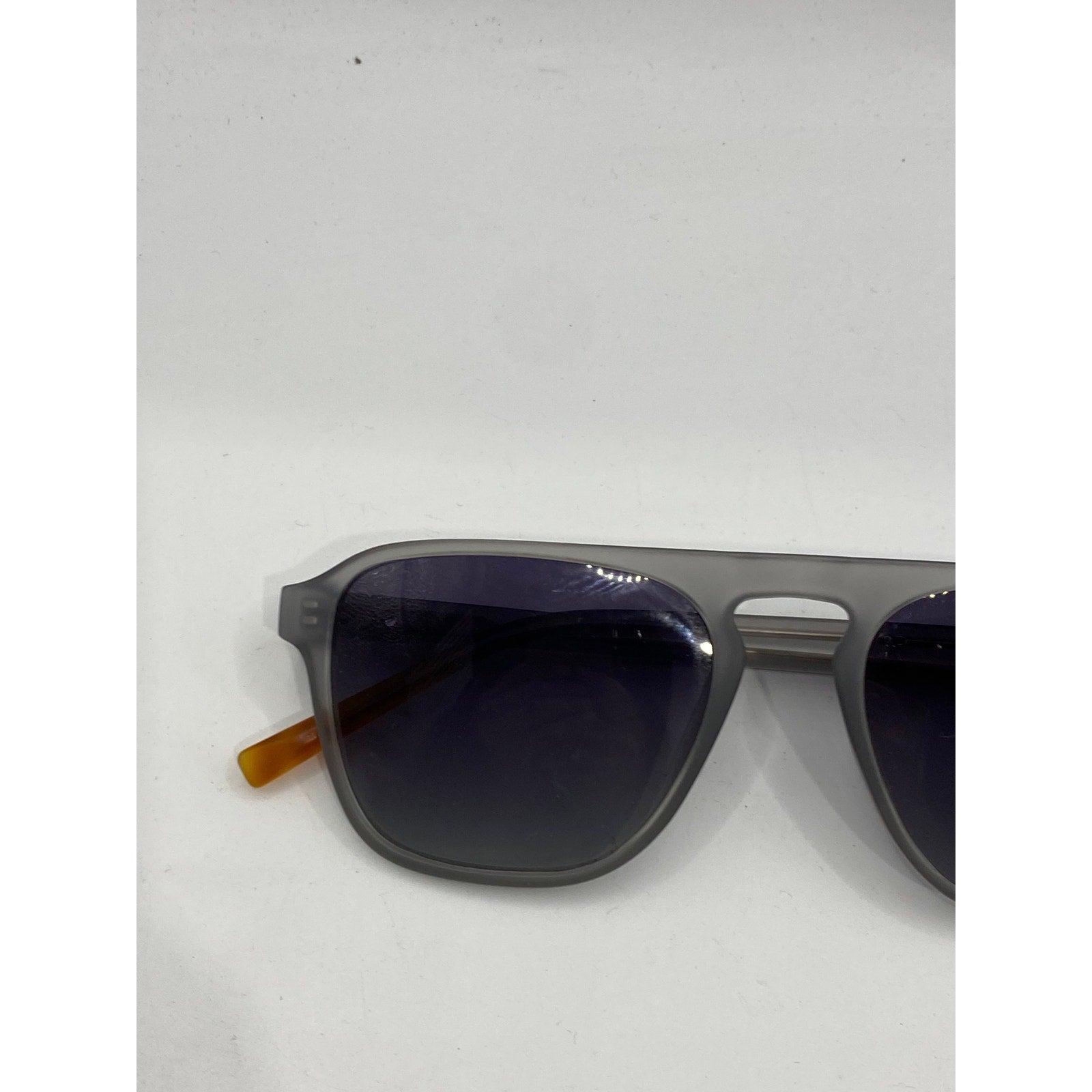 WMP Men's Gray Polarized Aviator One-Bridge Modern Square Lens Sunglasses