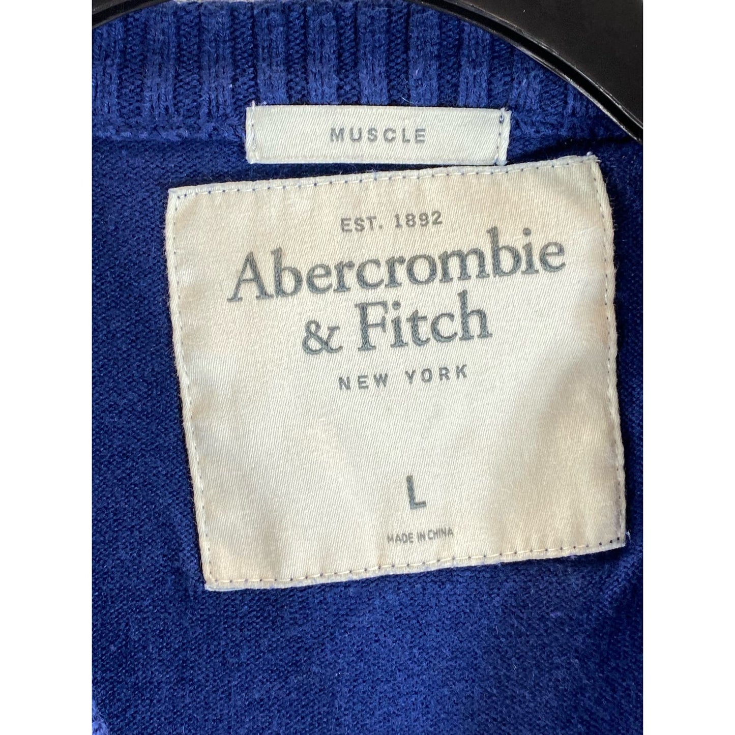 ABERCROMBIE & FITCH Men's Dark Blue V-Neck Muscle Pullover Sweater SZ L