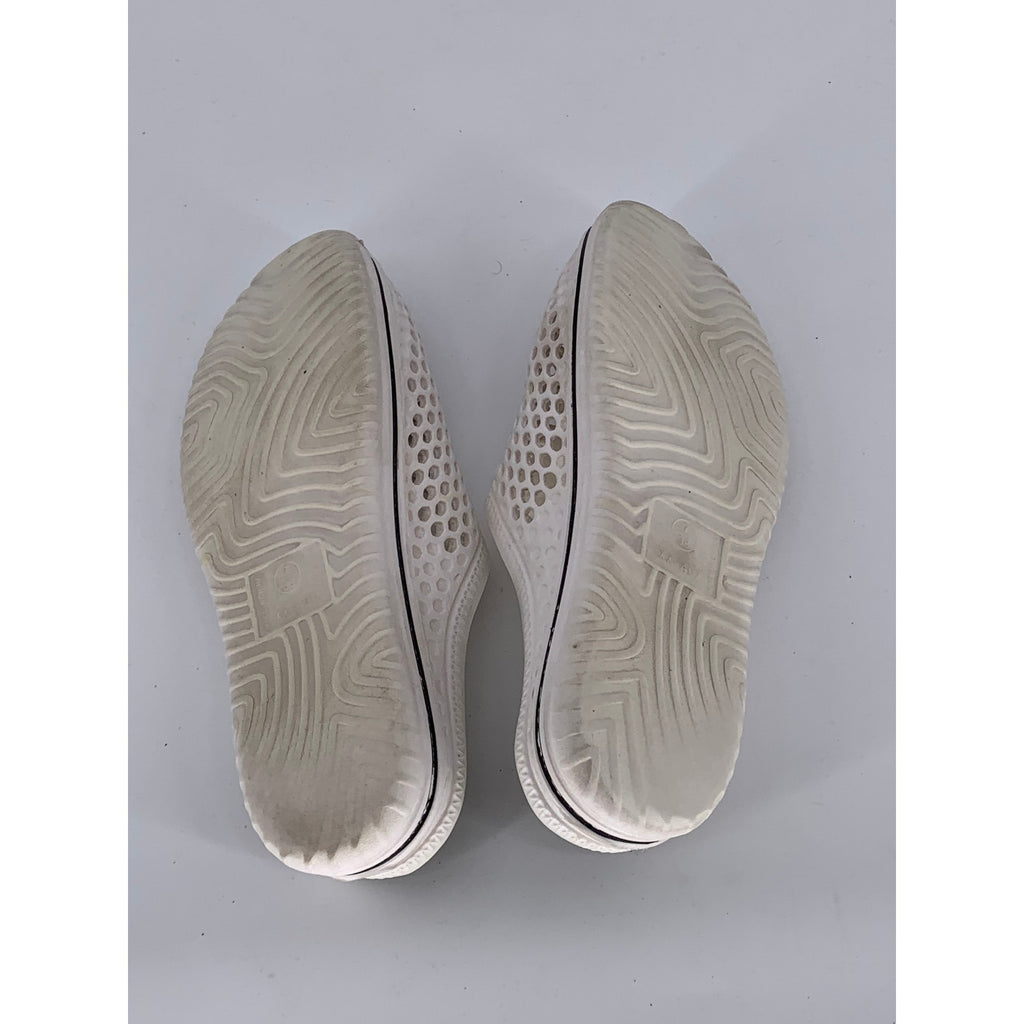 UNBRANDED Women's White Slip-On Perforated Swim Shoes SZ 7