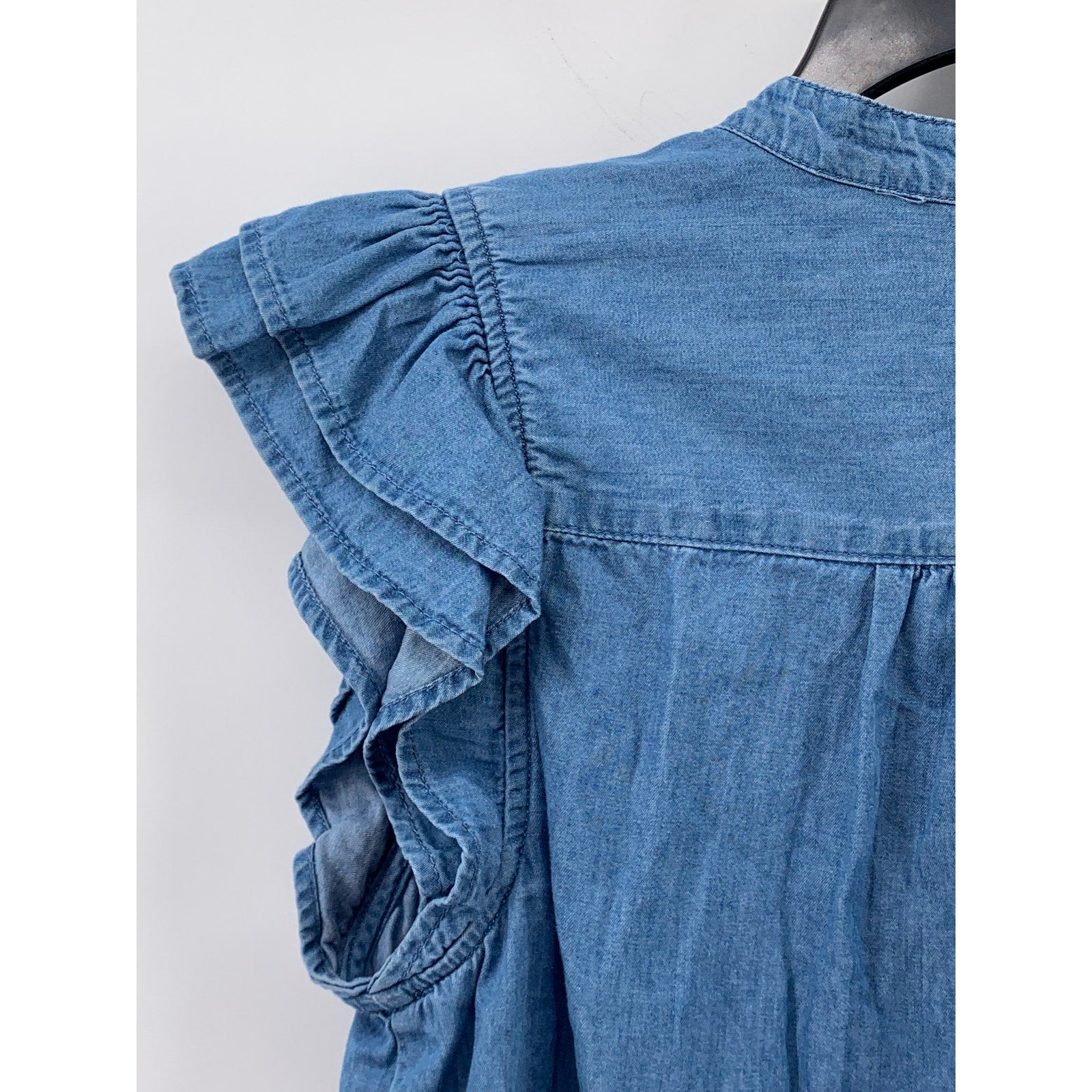 GAP Women's Blue Chambray Split-Neck Flutter Short Sleeve Top SZ S