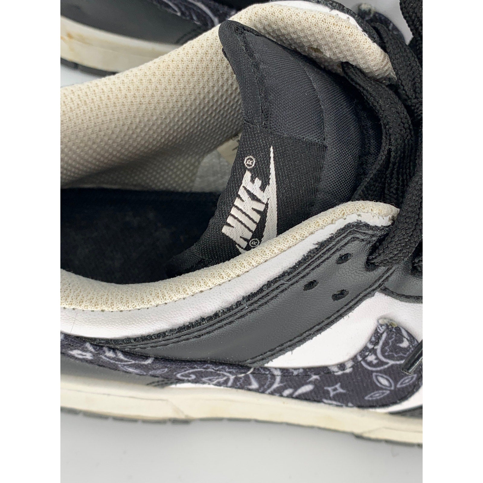 NIKE Women's Black-White Paisley Low Top Dunk Lace-Up Sneakers SZ 8