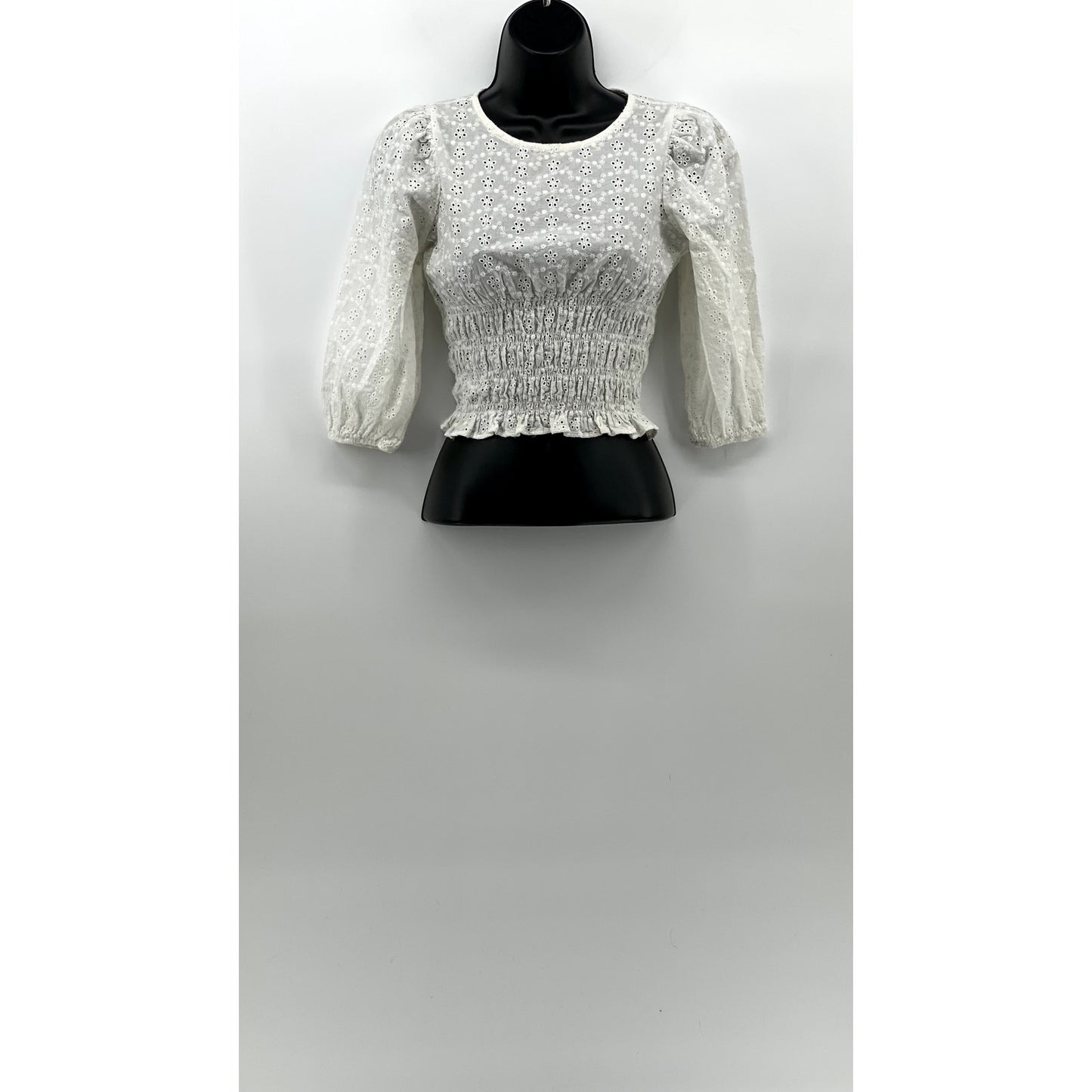 SO Women's White Floral Eyelet Smocked Crewneck Long Sleeve Cropped Top SZ XS