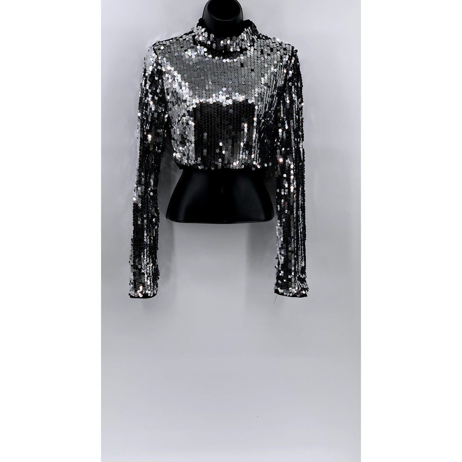 HOT & DELICIOUS Women's Silver-Black Sequin Cropped Long Sleeve Top SZ S