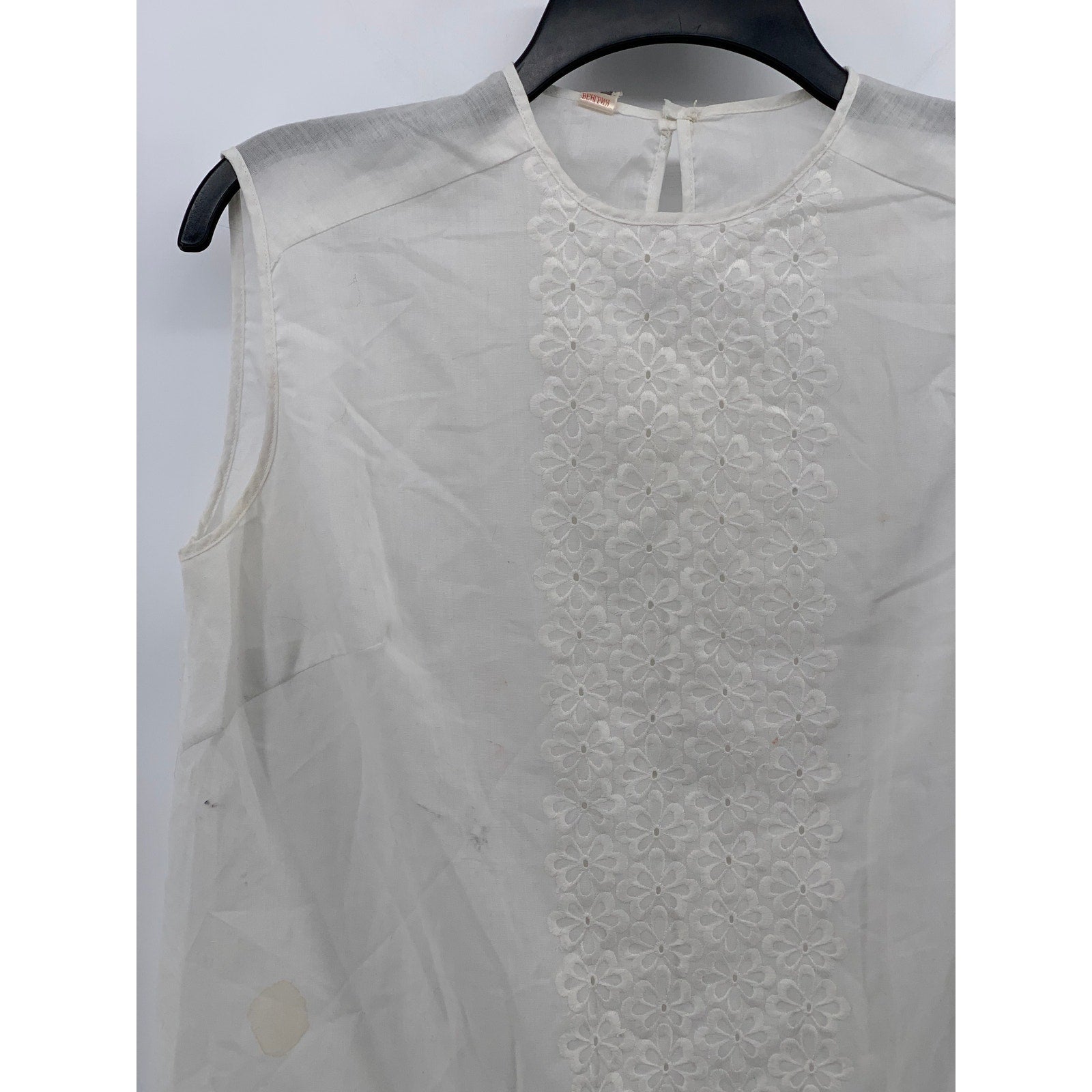 UNBRANDED Women's White Eyelet Embroidered Floral Stripe Sleeveless Top SZ M