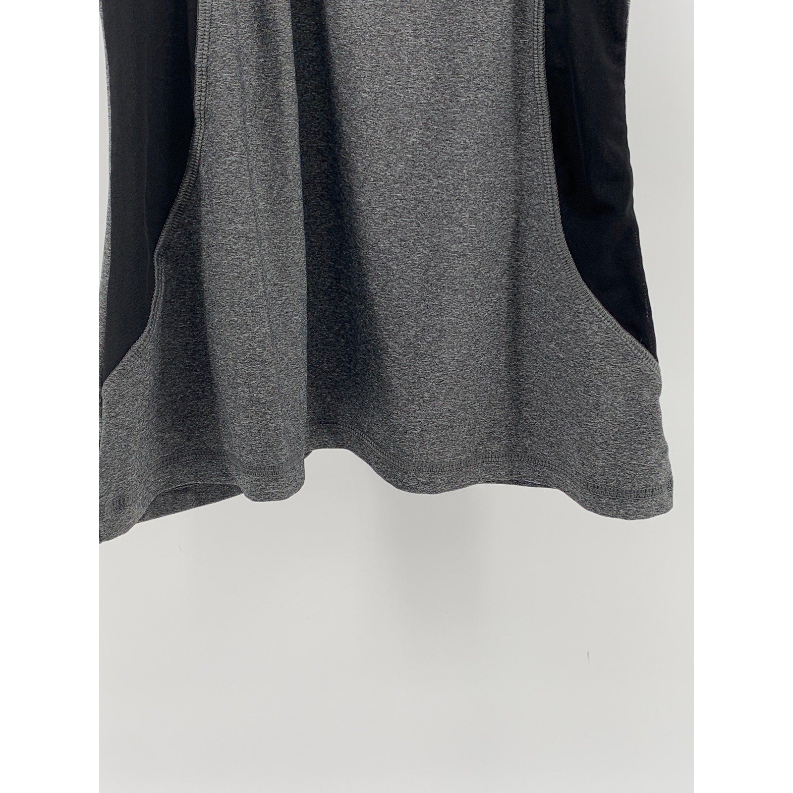 G By GOTTEX Women’s Charcoal Gray-Black Scoop-Neck Mesh Active Tank Top SZ M