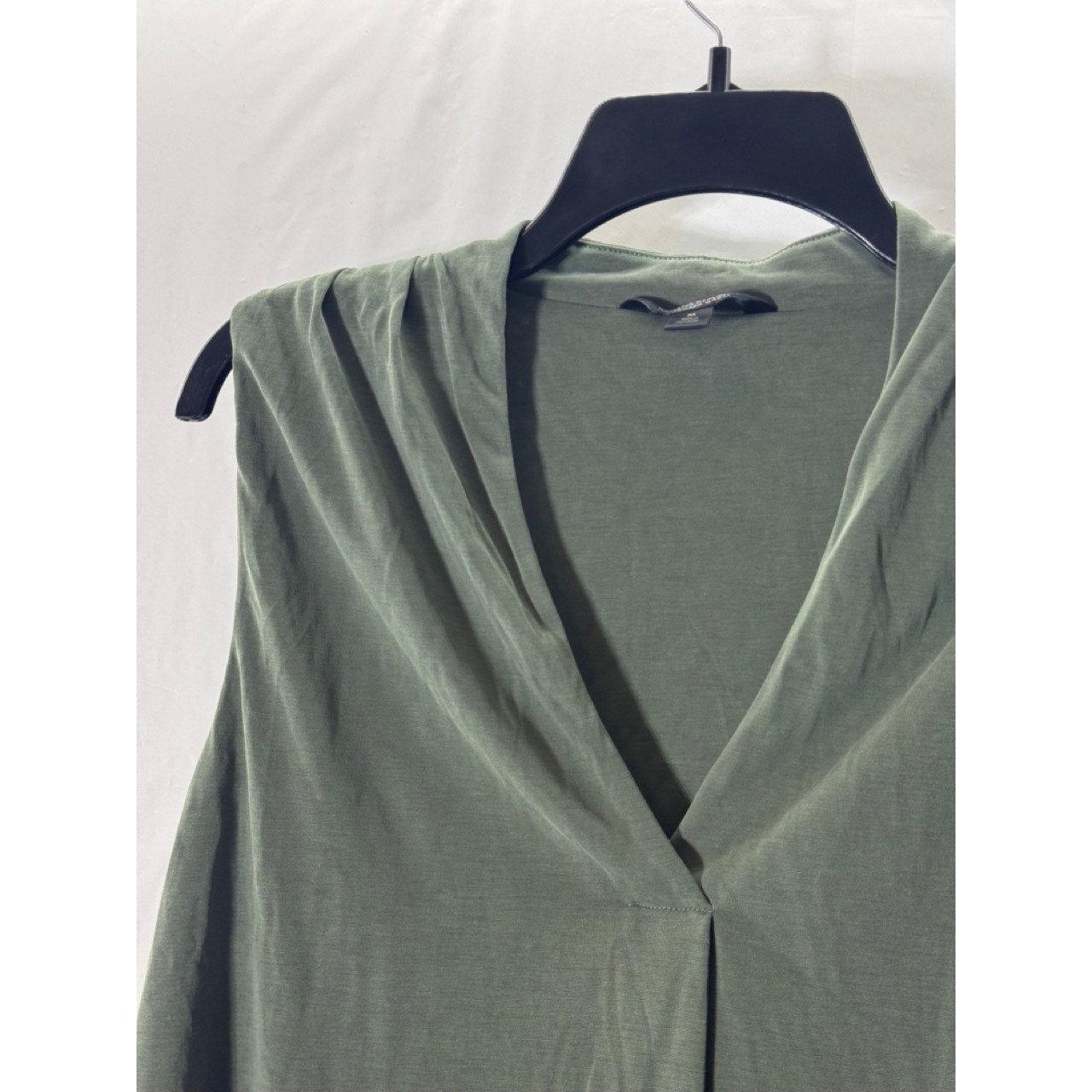 BANANA REPUBLIC Women's Green Sandwash Modal V-Neck Sleeveless Blouse SZ M