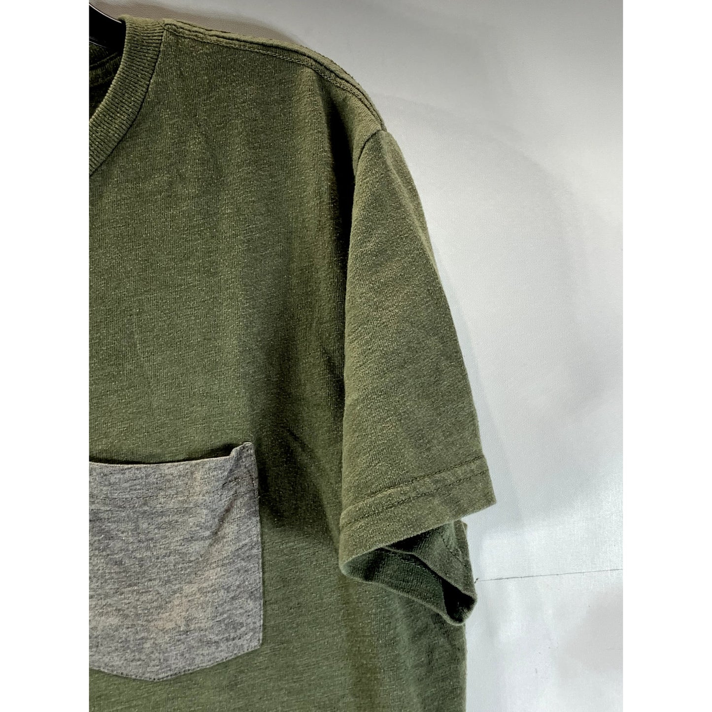 AMERICAN EAGLE OUTFITTERS Men's Green Crewneck Short Sleeve T-Shirt SZ M