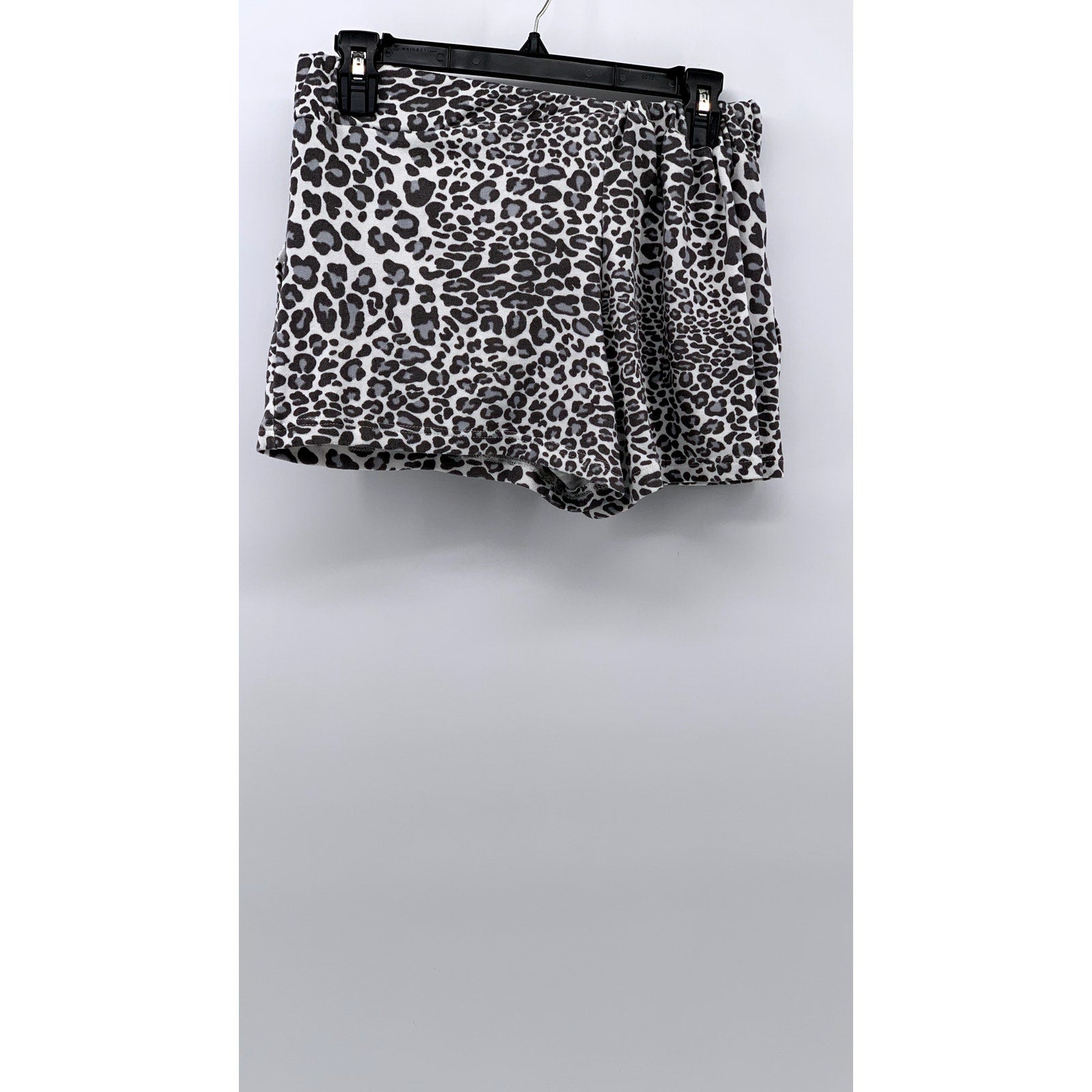 UNBRANDED Women's Gray-White Cheetah Print Pull-On Casual Shorts SZ S