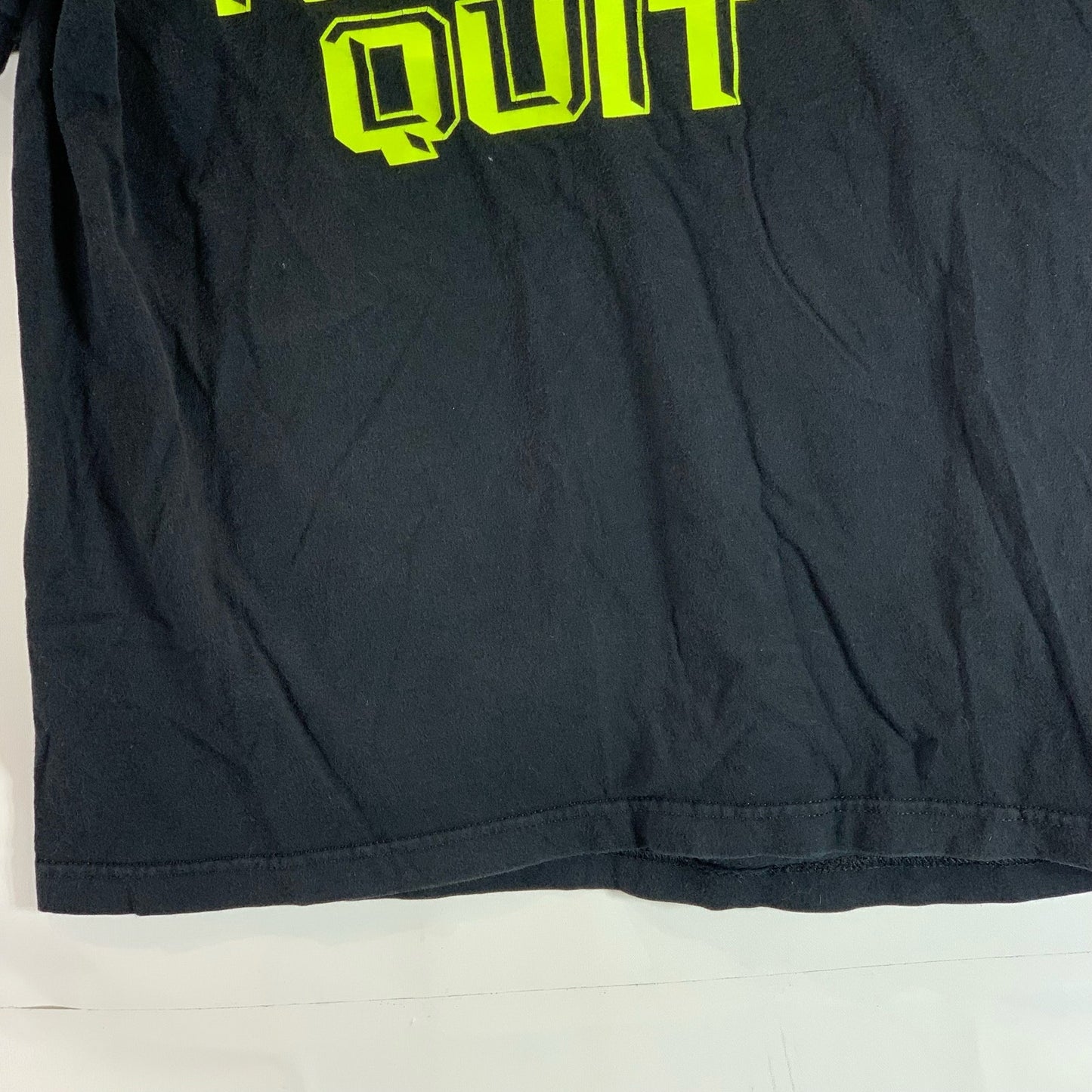 NIKE Men's Black/Yellow Hustle Hit Never Quit Graphic Regular-Fit T-Shirt SZ M