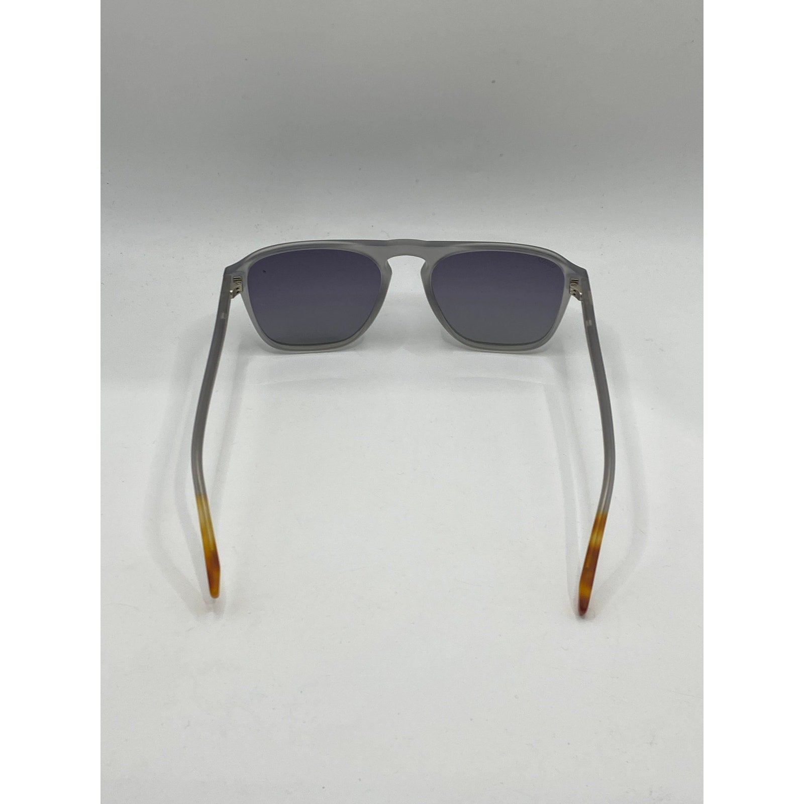 WMP Men's Gray Polarized Aviator One-Bridge Modern Square Lens Sunglasses