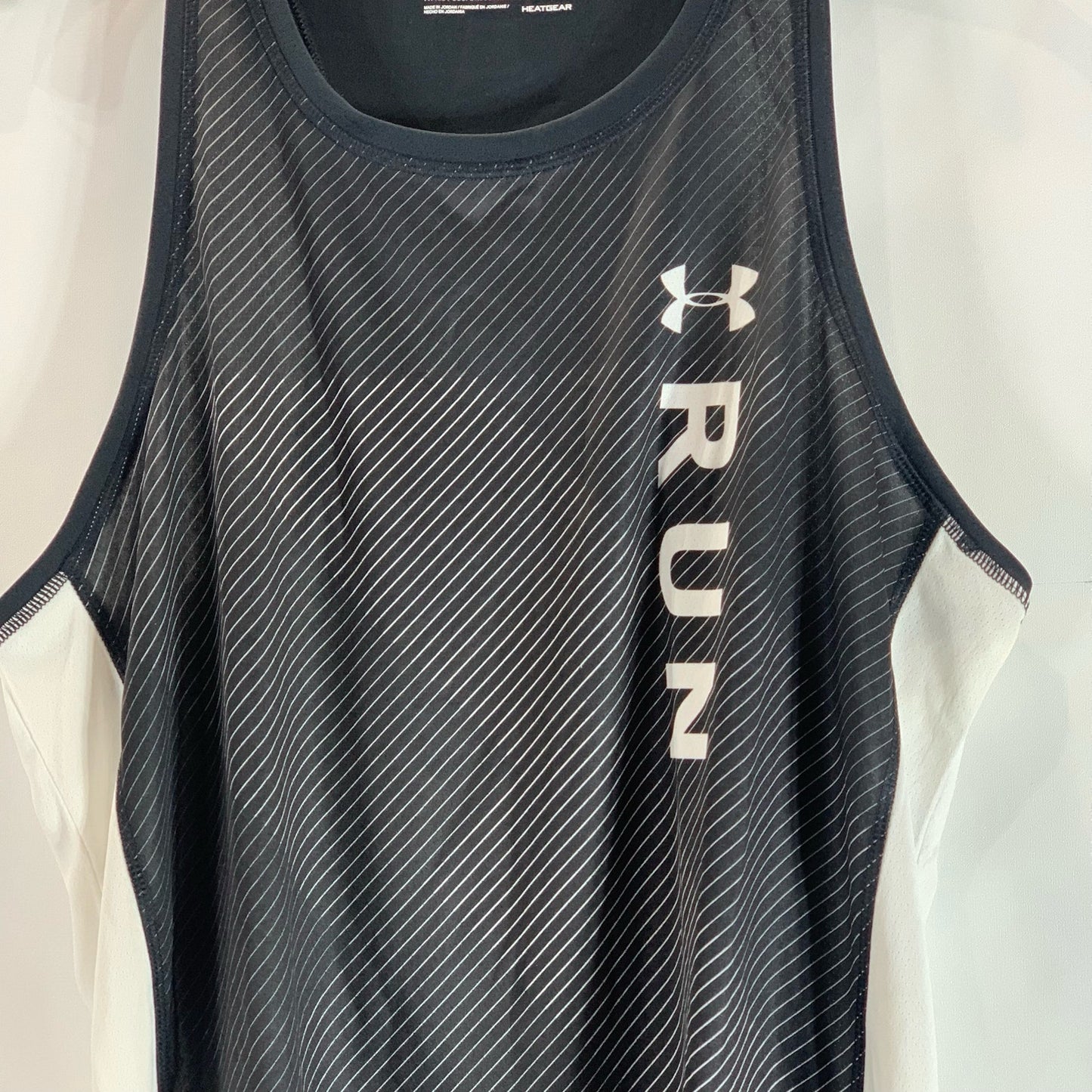 UNDER ARMOUR Women's Black/White Scoopneck HeatGear Fitted Tank Top SZ L