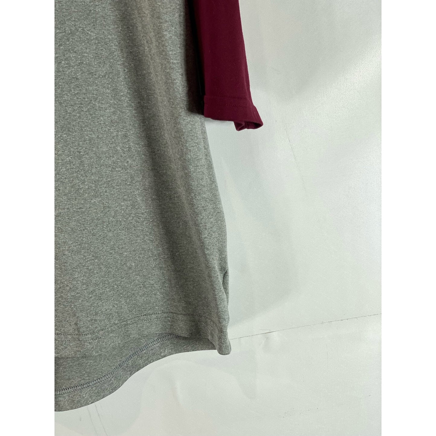 UNDER ARMOUR Men's Gray/Burgundy Crewneck Heatgear 3/4 Sleeve Tech T-Shirt SZ M