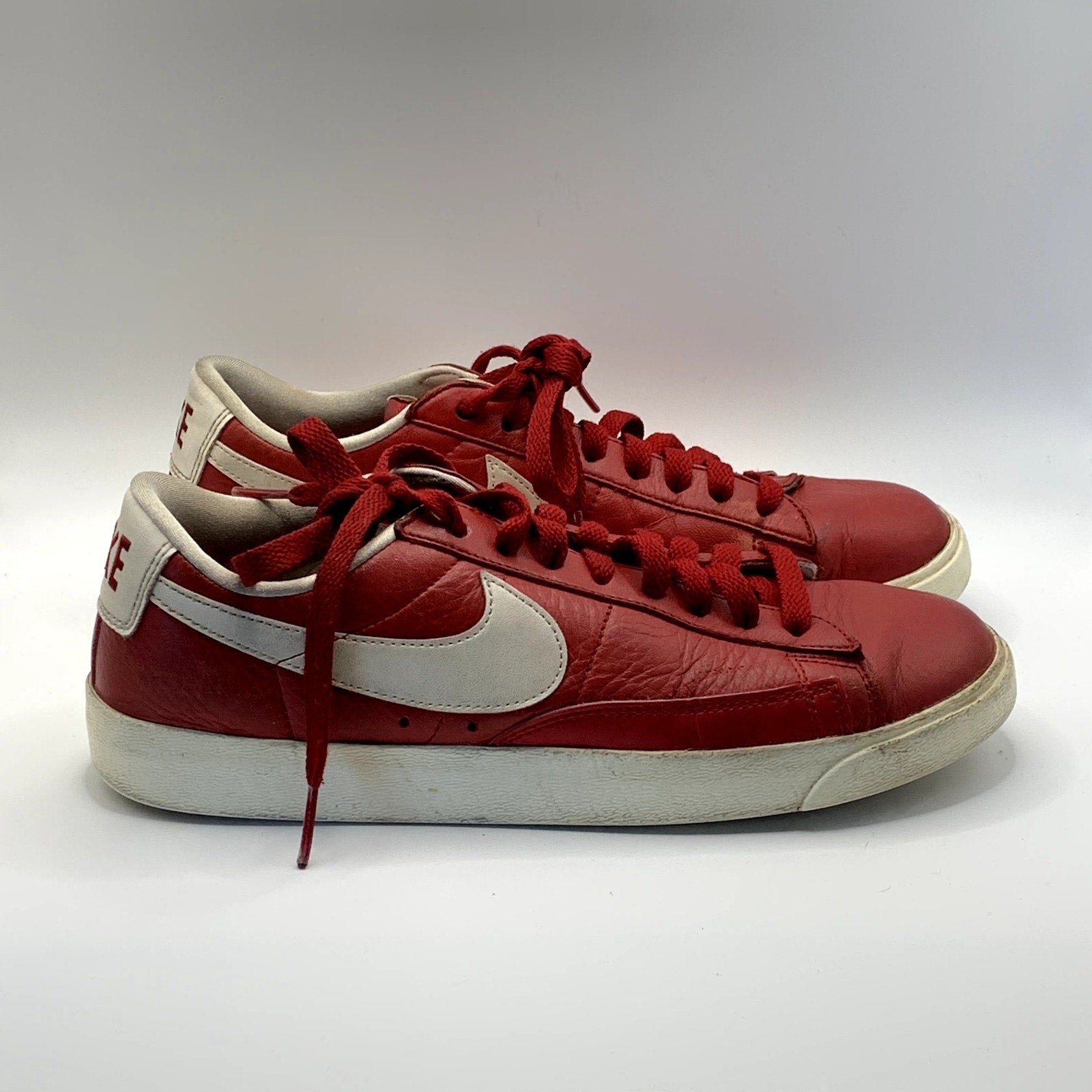 NIKE Women's Burgundy/White Blazer Low-Top Lace-Up Sneakers SZ 7.5