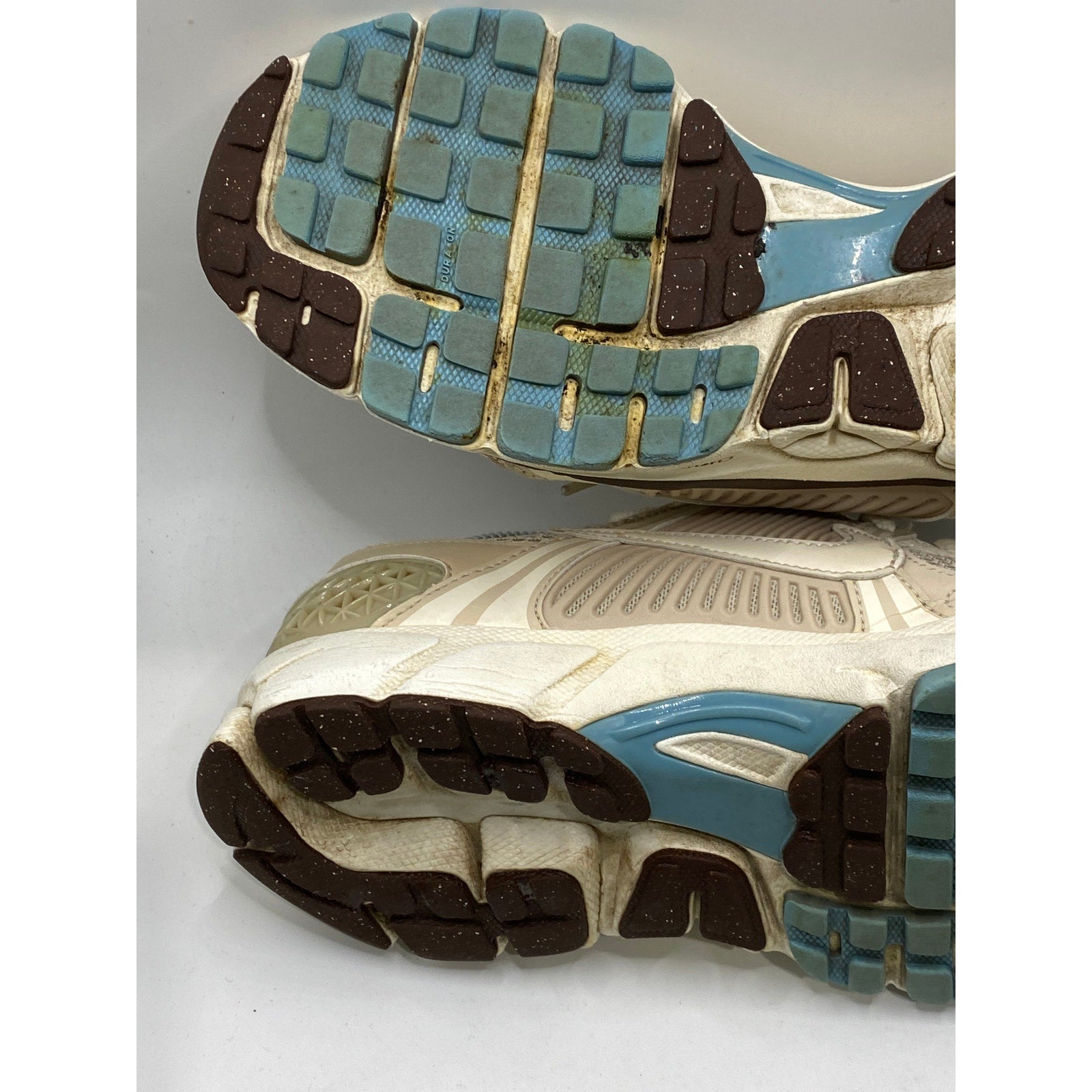 NIKE Women's Oatmeal Mesh Zoom Vomero 5 Lace-Up Active Sneakers SZ 7