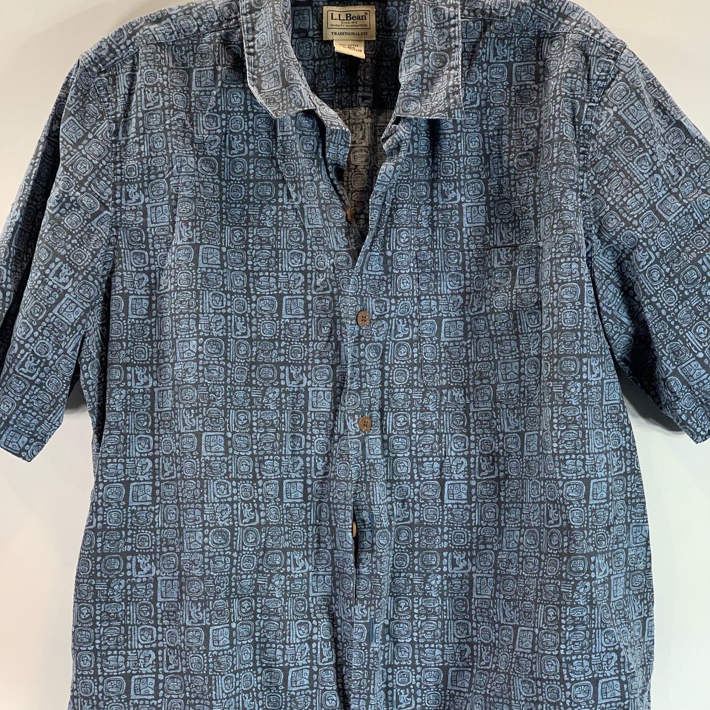 L.L. BEAN Men's Blue Tribal Traditional-Fit Button-Up Short Sleeve Shirt SZ L