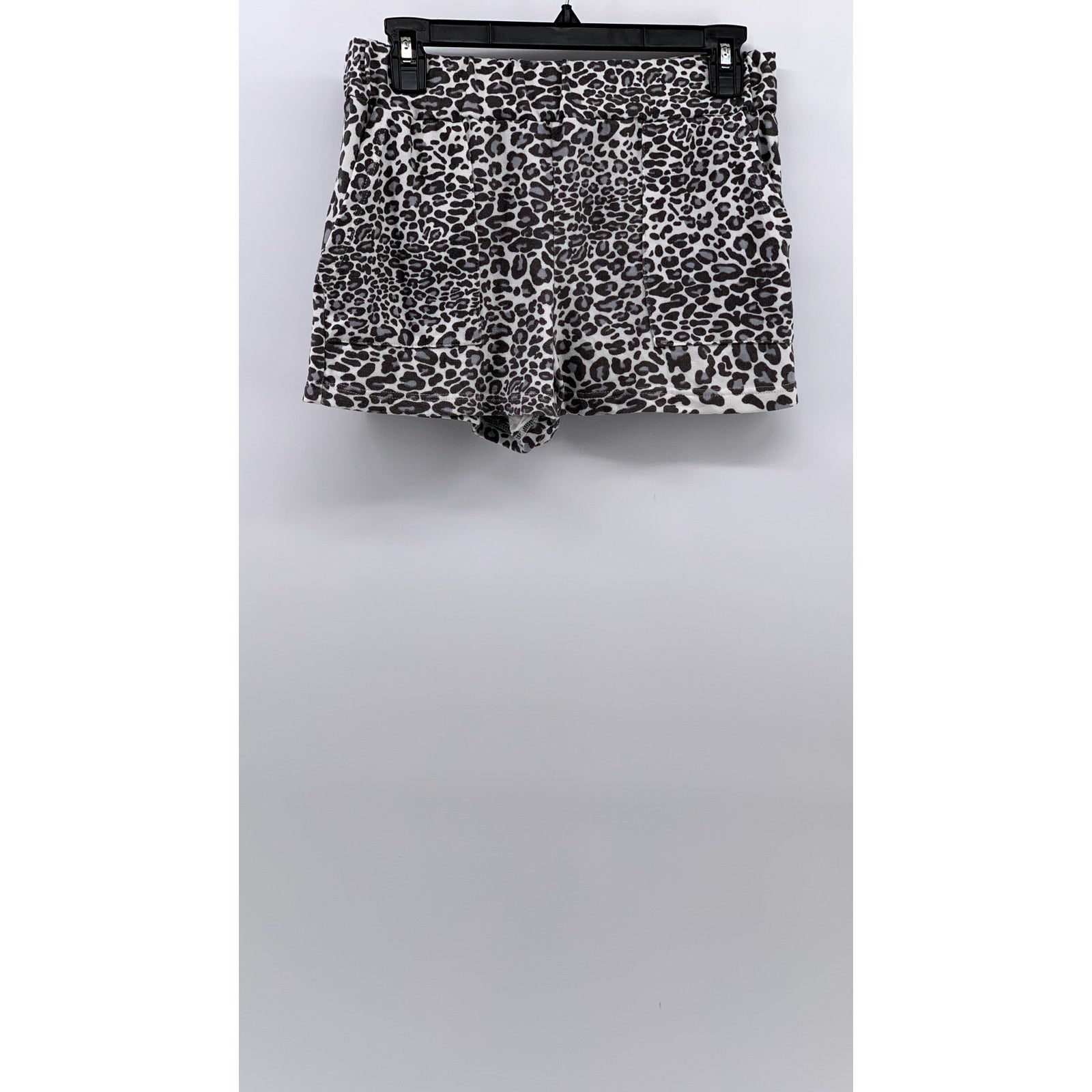 UNBRANDED Women's Gray-White Cheetah Print Pull-On Casual Shorts SZ S