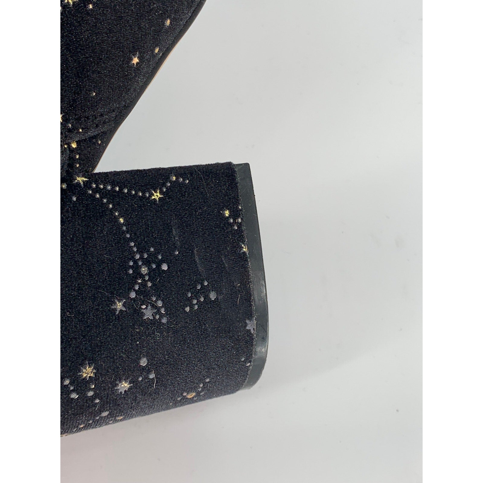 URBAN OUTFITTERS Women's Black-Gold Star Galaxy Faux Suede Ankle Booties SZ 6