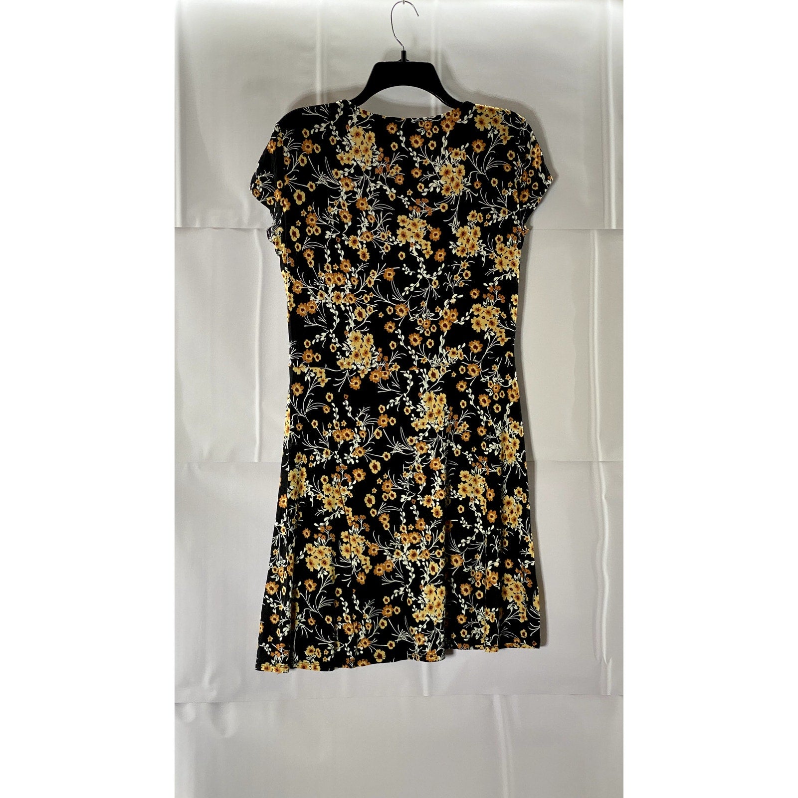 MNG BASICS Women's Black Floral V-Neck Short Sleeve Pullover Mini Dress SZ 8