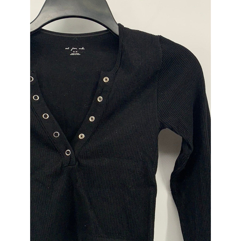 OUT FROM UNDER Women's Black Ribbed Henley Long Sleeve Cropped Casual Top SZ M