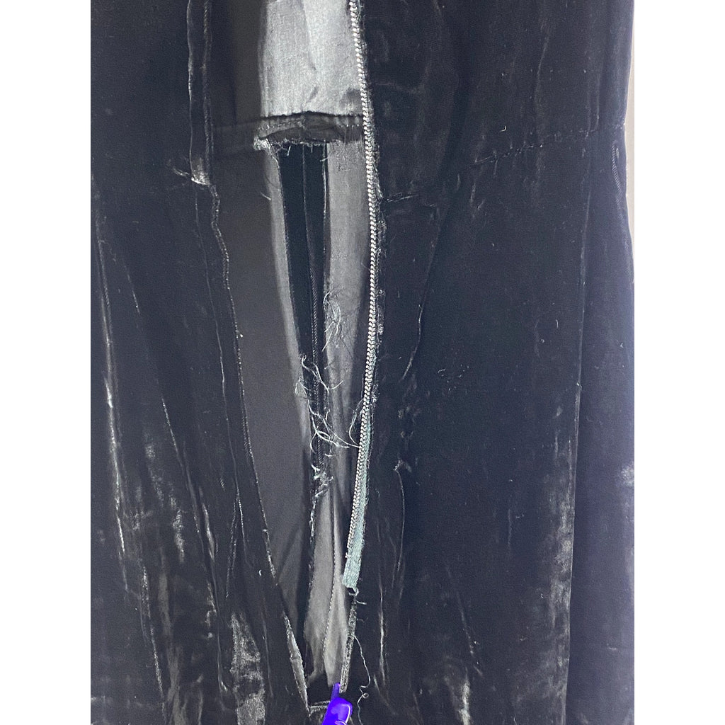 ILGWU Women's Vintage Black Velvet Embroidered Mock-Neck Sleeveless Jumpsuit SZS