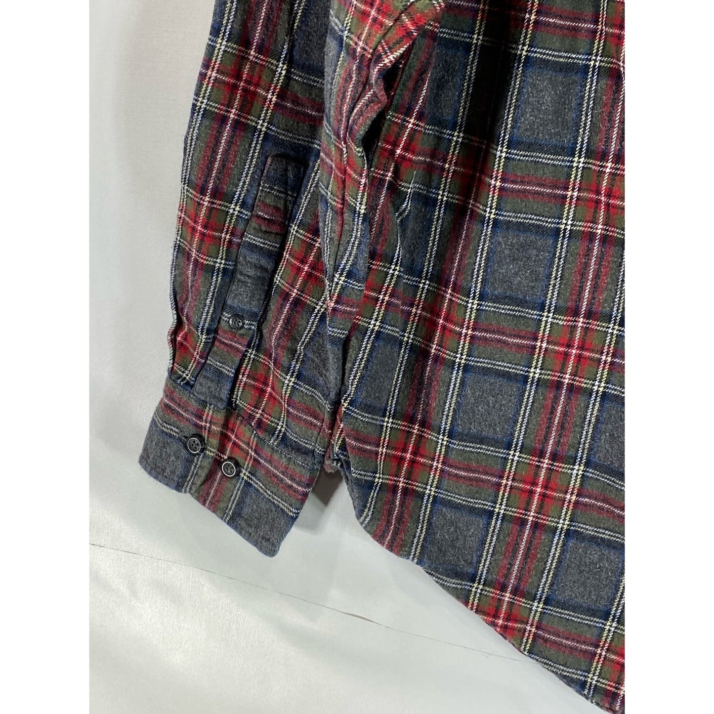 EDDIE BAUER Men's Grey/Red Plaid Button-Up Long Sleeve Flannel Shirt SZ L