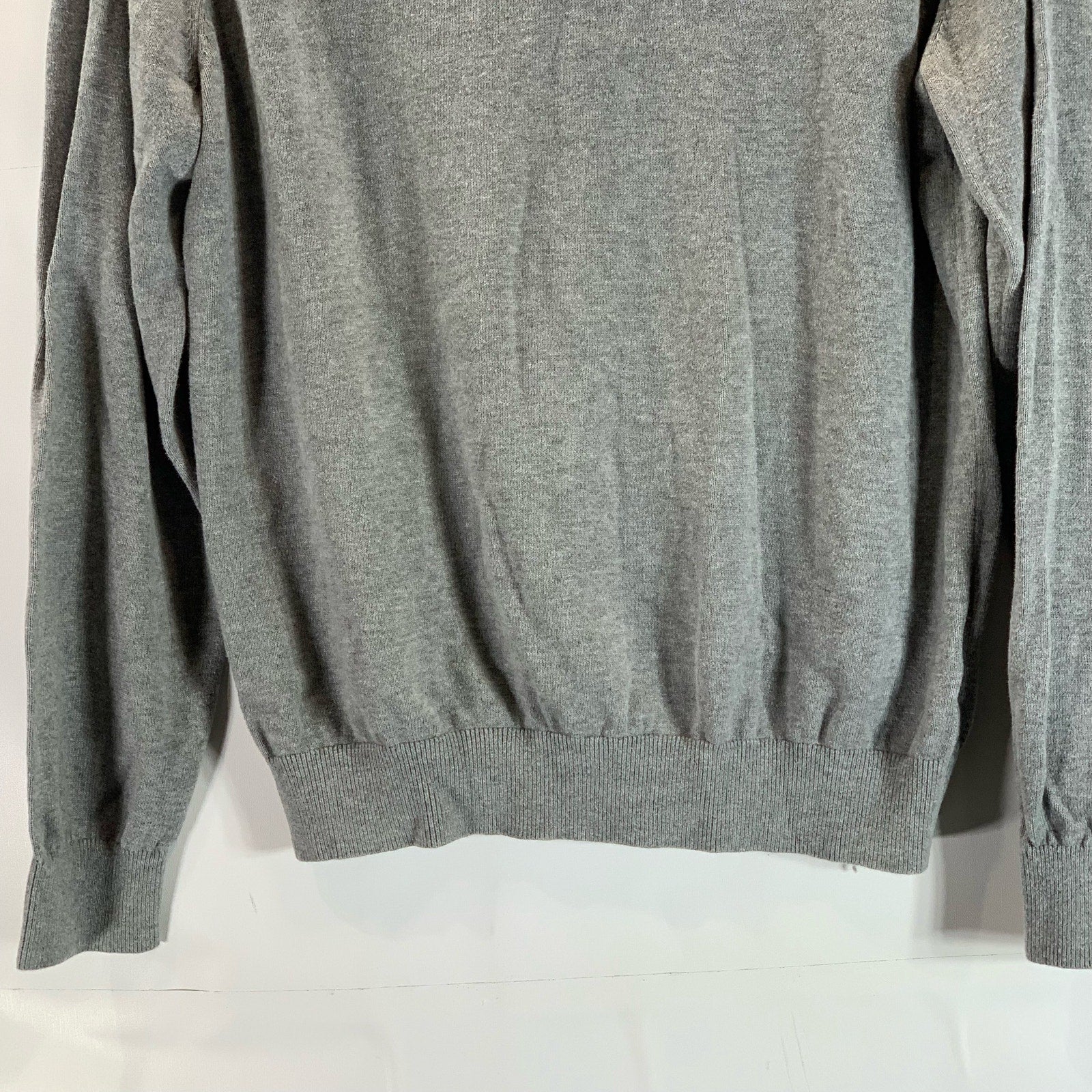 TOMMY HILFIGER Men's Light Gray V-Neck Lightweight Pullover Sweater SZ M