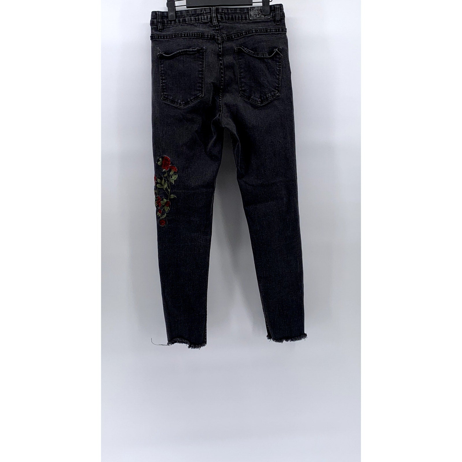 STREETWEAR SOCIETY Women's Washed Black Embroidered Rose Mom Jean SZ 9