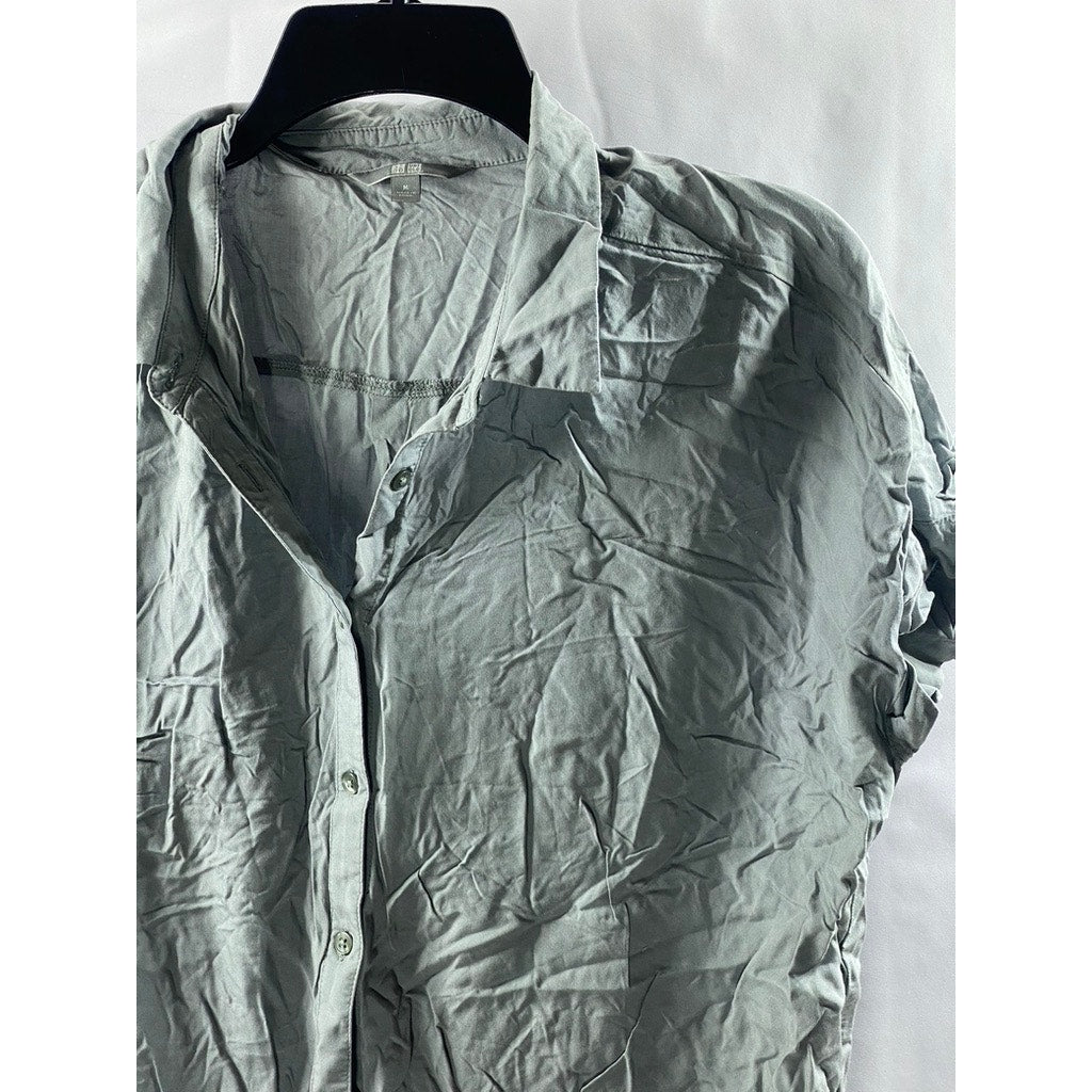 UNIQLO Women's Light Gray Short Sleeve Button-Up Relaxed Fit Top SZ M