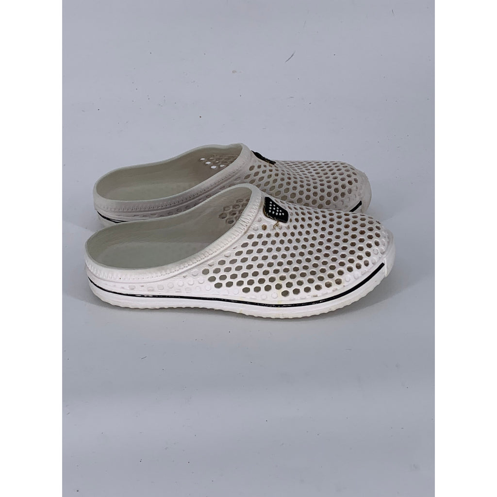 UNBRANDED Women's White Slip-On Perforated Swim Shoes SZ 7
