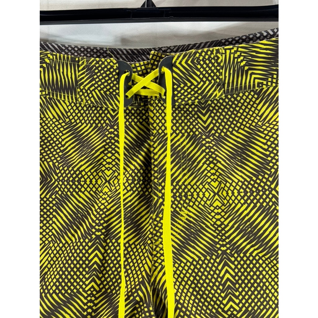 UNDER ARMOUR Men's Yellow Green Print Drawstring Board Shorts SZ 40